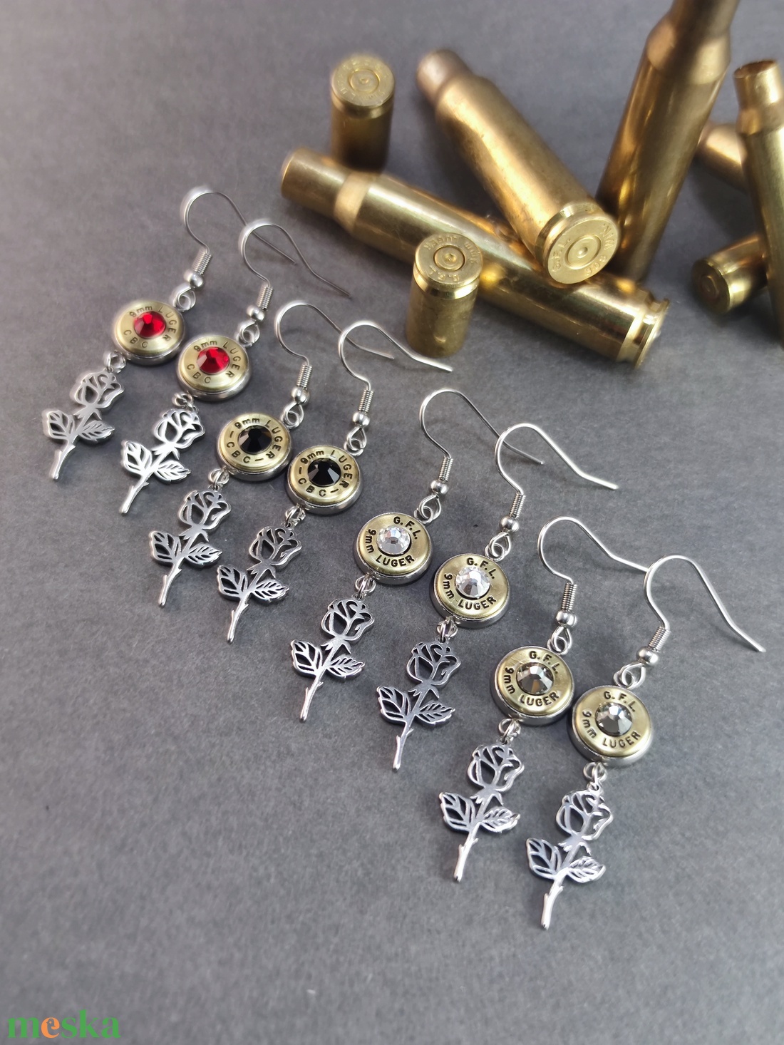 Töltény fülbevaló, rózsás, csüngős - ékszer - fülbevaló - pötty fülbevaló - Meska.hu