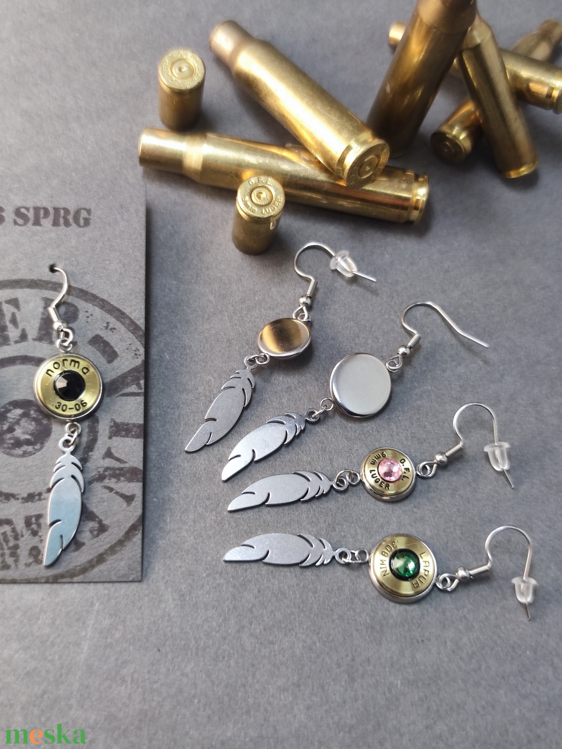 Töltény fülbevaló Tollas csüngős - ékszer - fülbevaló - pötty fülbevaló - Meska.hu