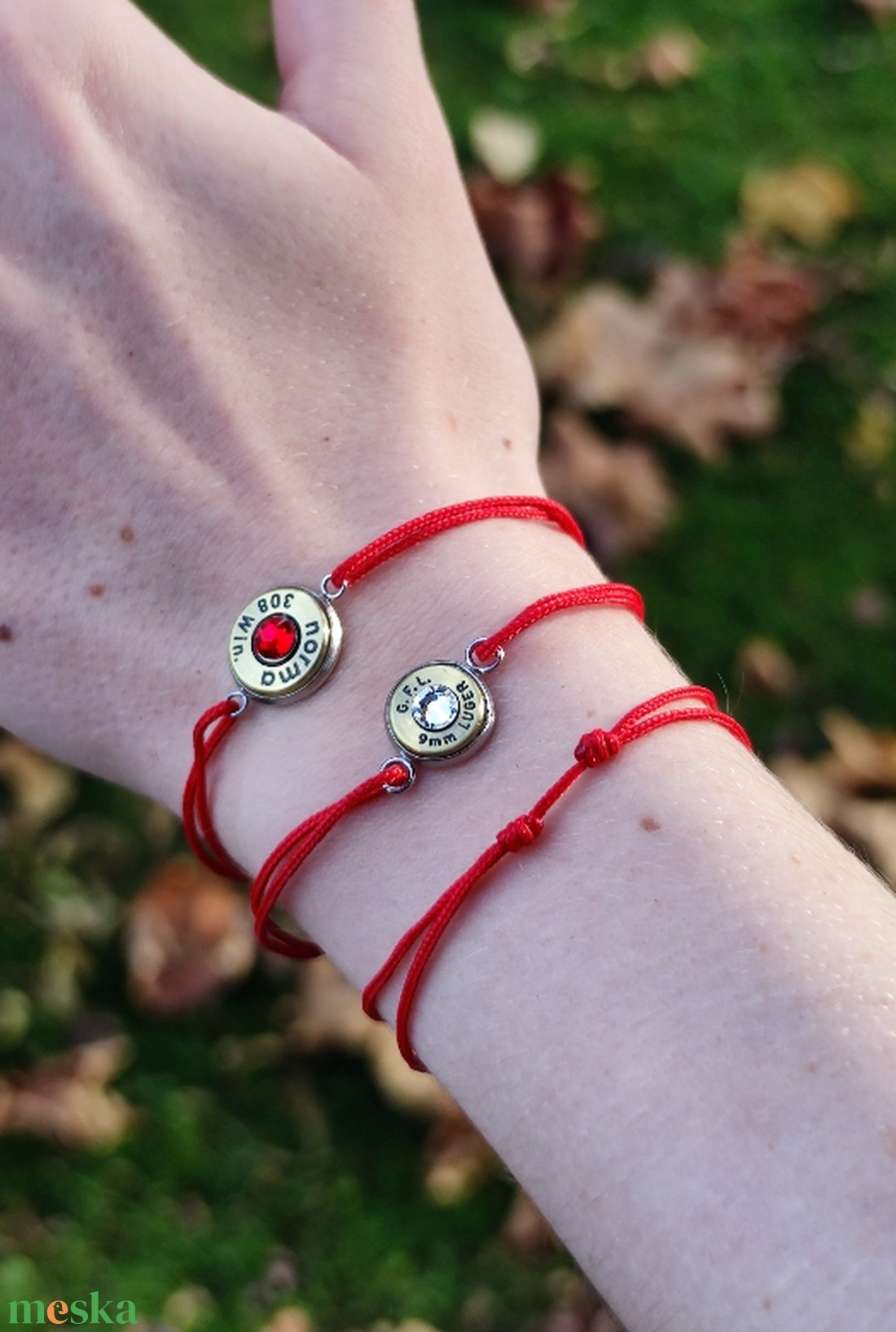 Töltény string karkötő Piros - ékszer - karkötő - fonott karkötő - Meska.hu