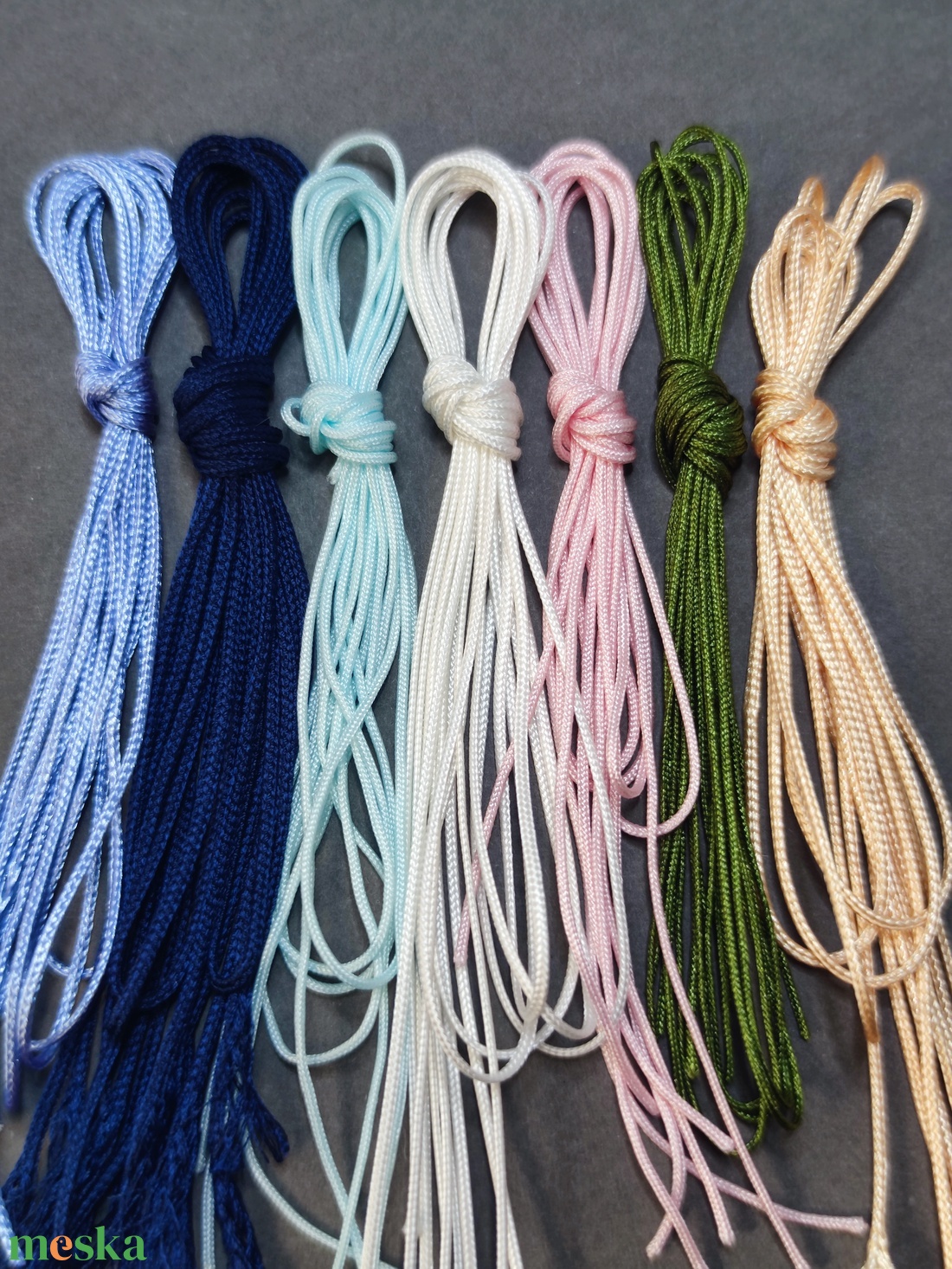 Töltény string karkötő színes - ékszer - karkötő - fonott karkötő - Meska.hu