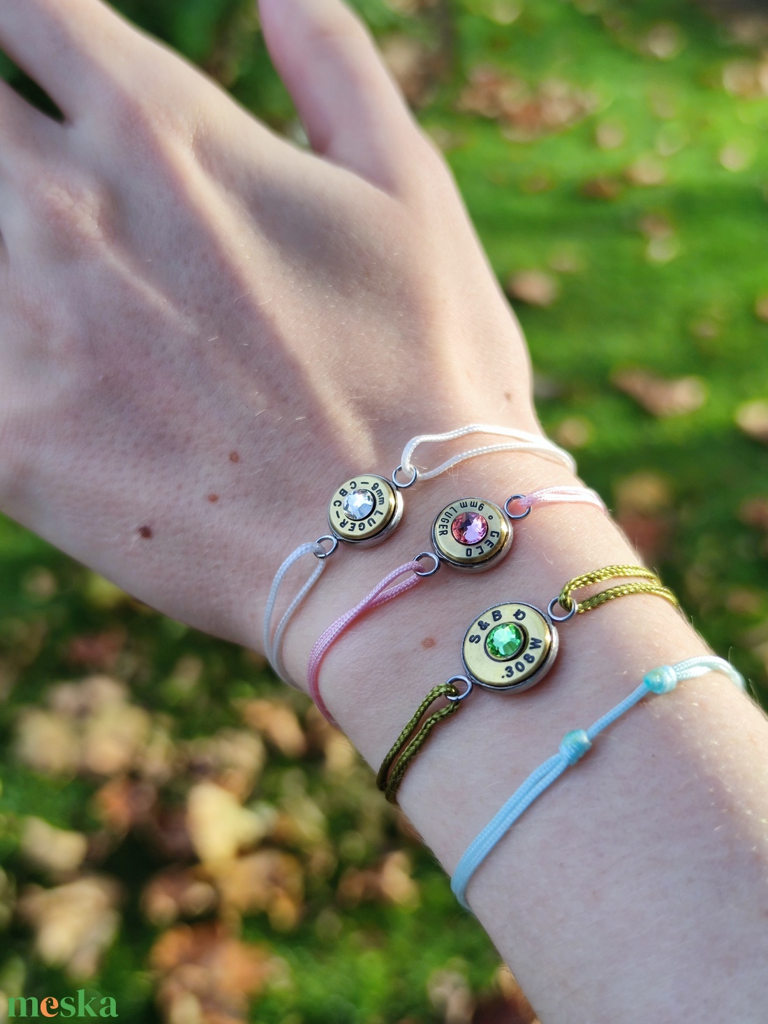 Töltény string karkötő színes - ékszer - karkötő - fonott karkötő - Meska.hu