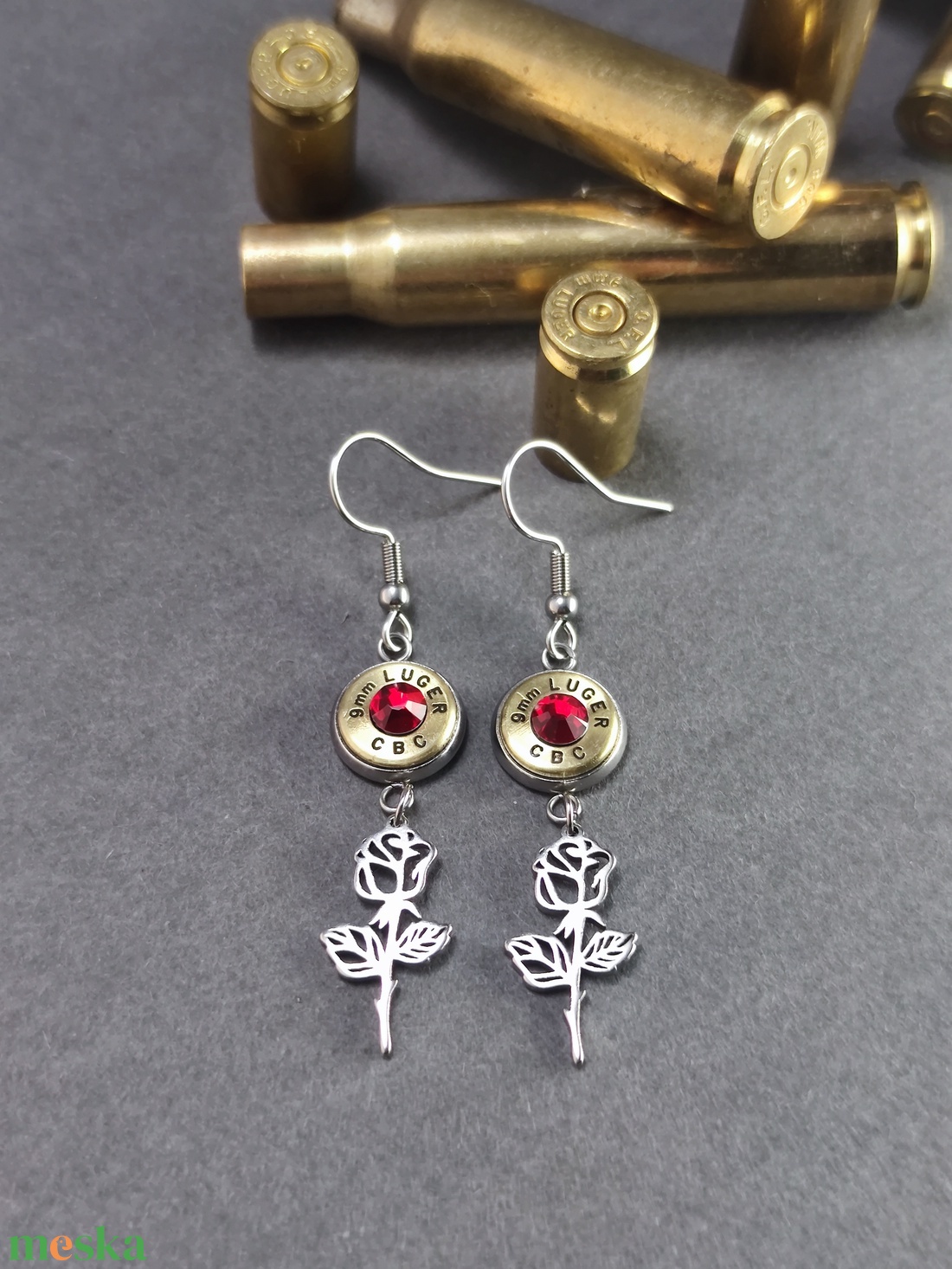 Töltény fülbevaló, rózsás, csüngős - ékszer - fülbevaló - pötty fülbevaló - Meska.hu