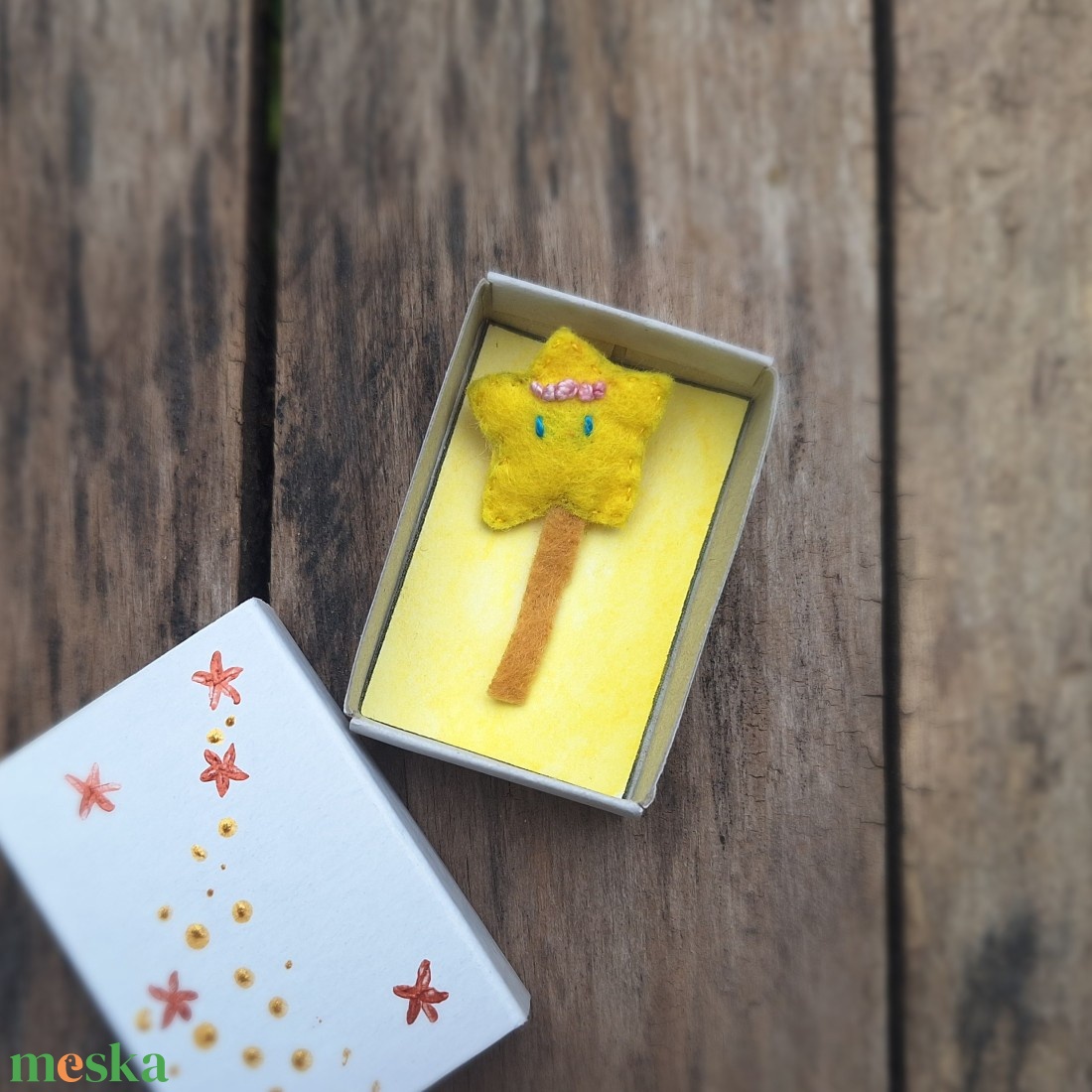 Kitűző - PocketLove mini Varázspálca - játék & sport - plüssállat & játékfigura - más figura - Meska.hu Kitűző - PocketLove mini Varázspálca - játék & sport - plüssállat & játékfigura - más figura - Meska.hu