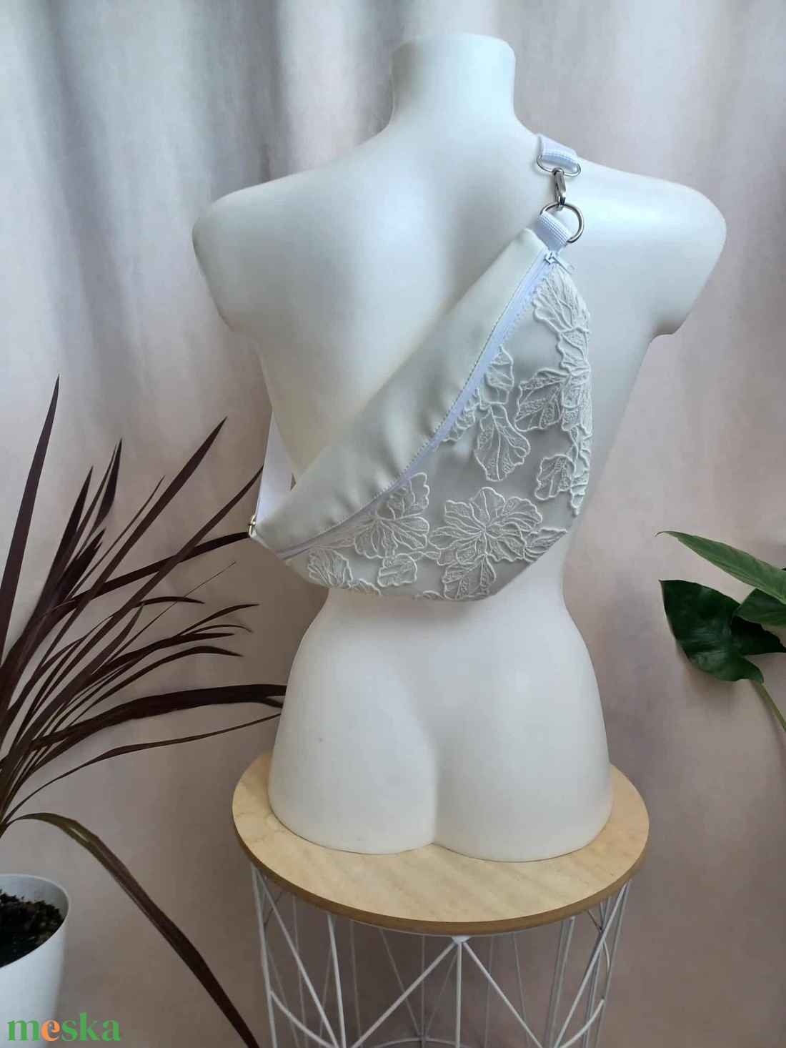 Tejfehér műbőr övtáska - táska & tok - övtáska - Meska.hu