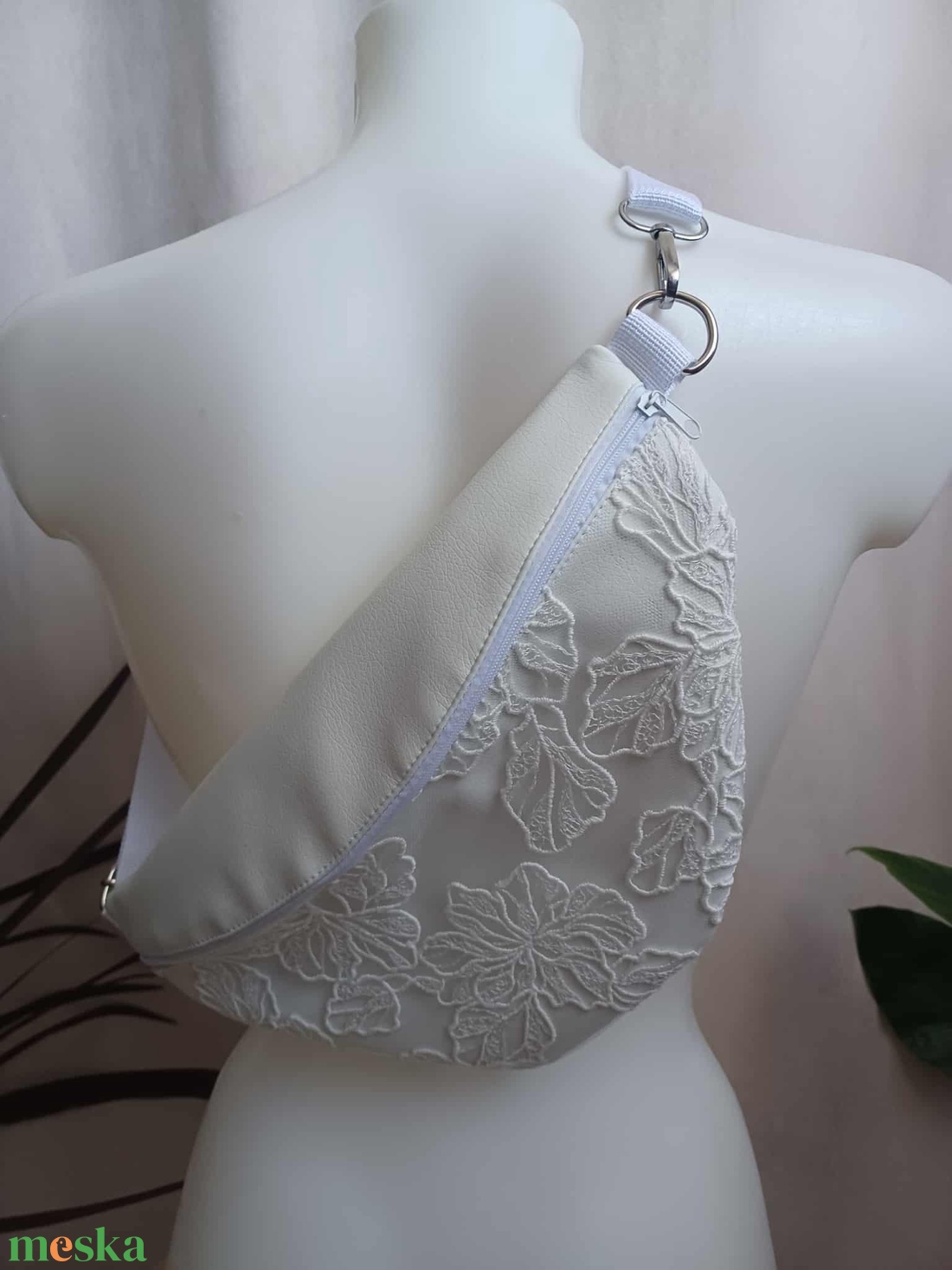 Tejfehér műbőr övtáska - táska & tok - övtáska - Meska.hu