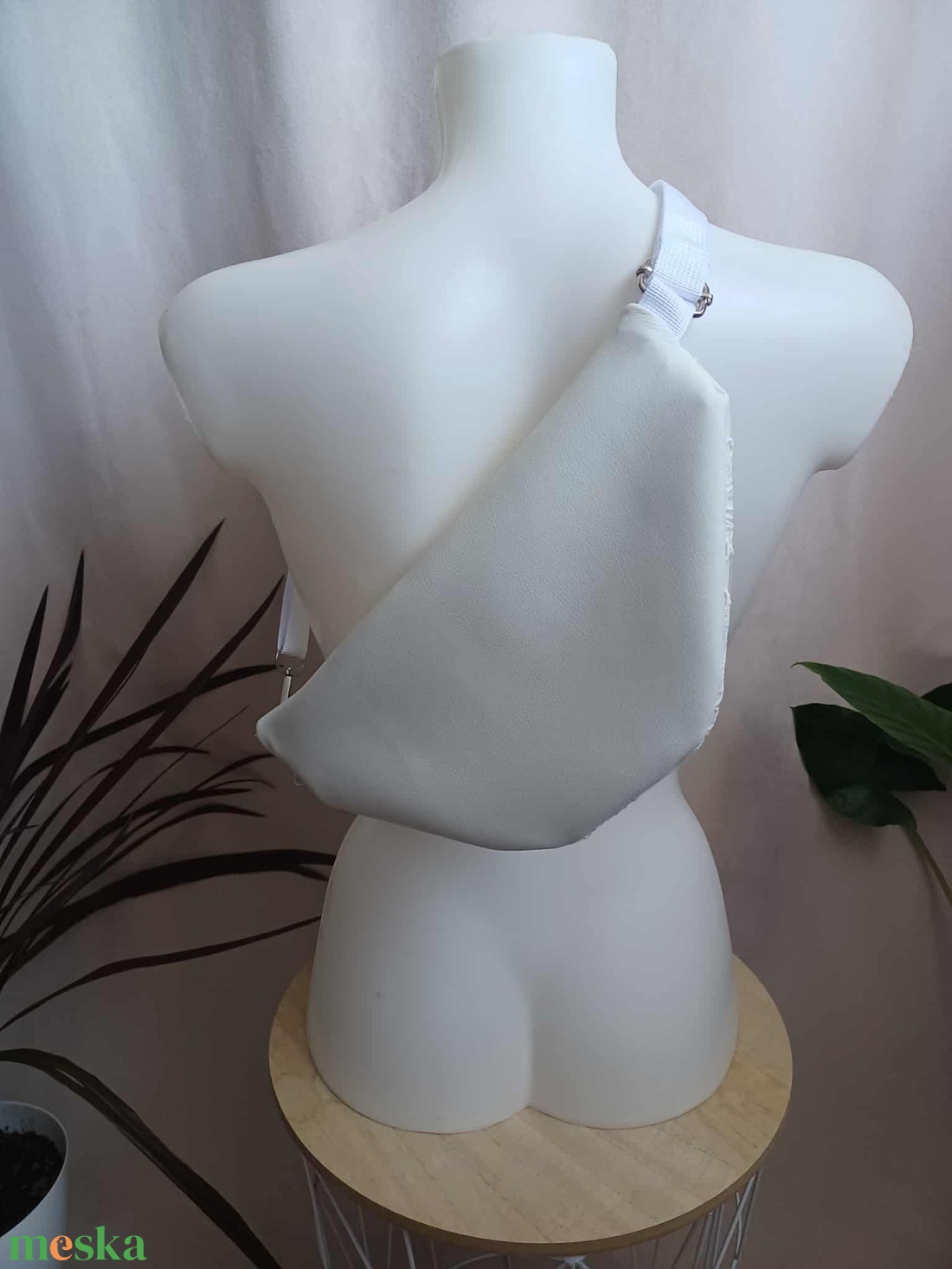 Tejfehér műbőr övtáska - táska & tok - övtáska - Meska.hu