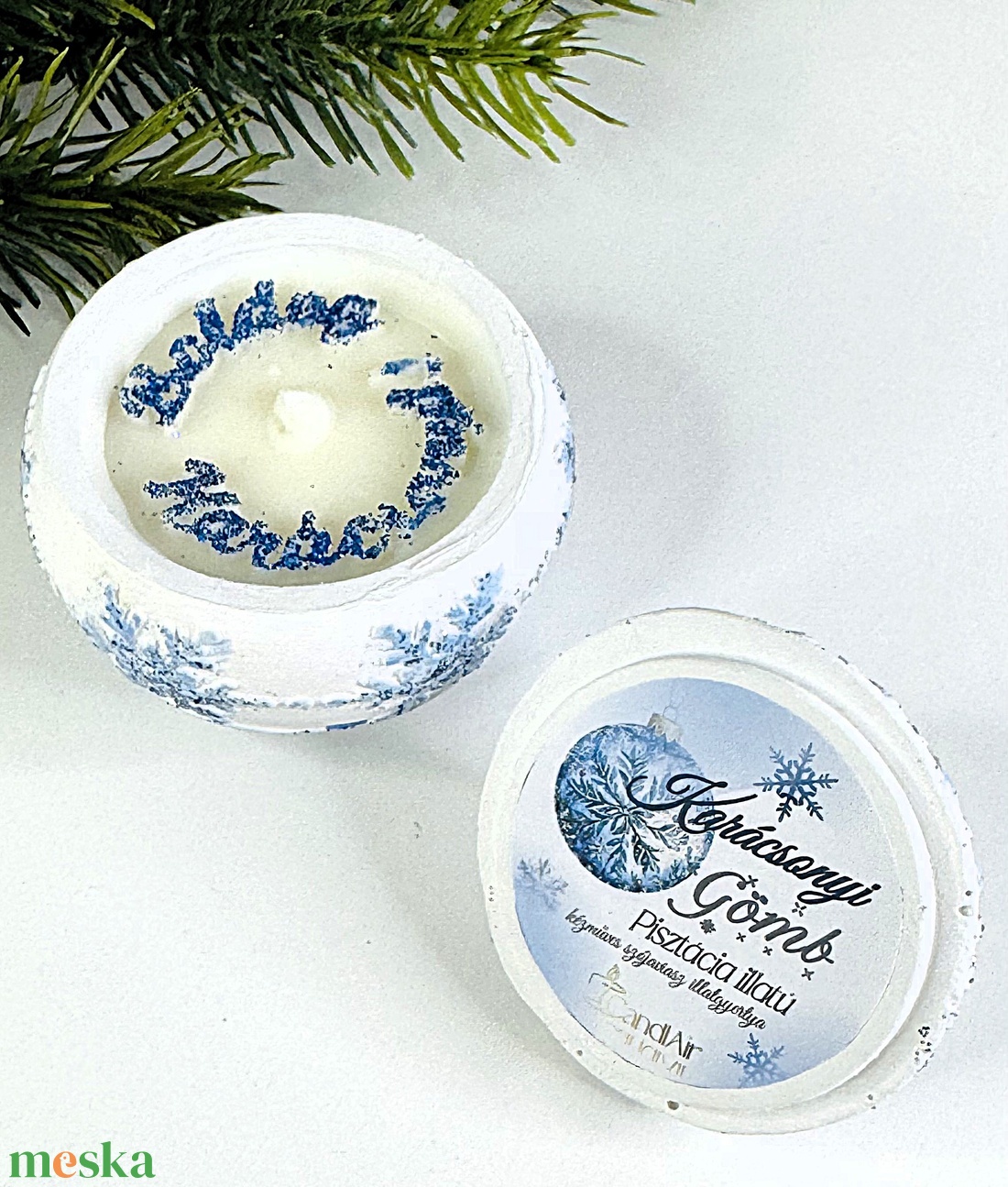 CandlAir Karácsonyi gömb- Hópihe- szójaviasz illatgyertya kerámiatégelyben - otthon & életmód - gyertya, illat, aroma - gyertya - Meska.hu