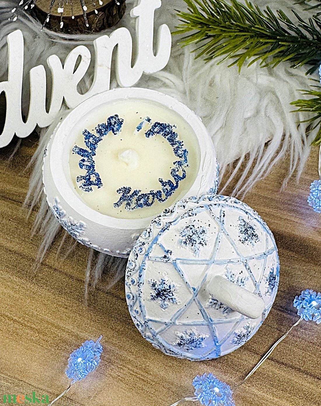 CandlAir Karácsonyi gömb- Hópihe- szójaviasz illatgyertya kerámiatégelyben - otthon & életmód - gyertya, illat, aroma - gyertya - Meska.hu