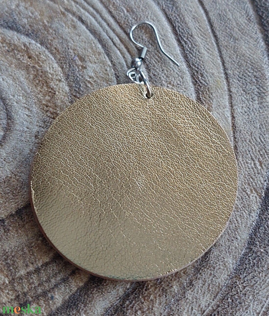 Arany színű bőr fülbevaló - ékszer - fülbevaló - lógó fülbevaló - Meska.hu