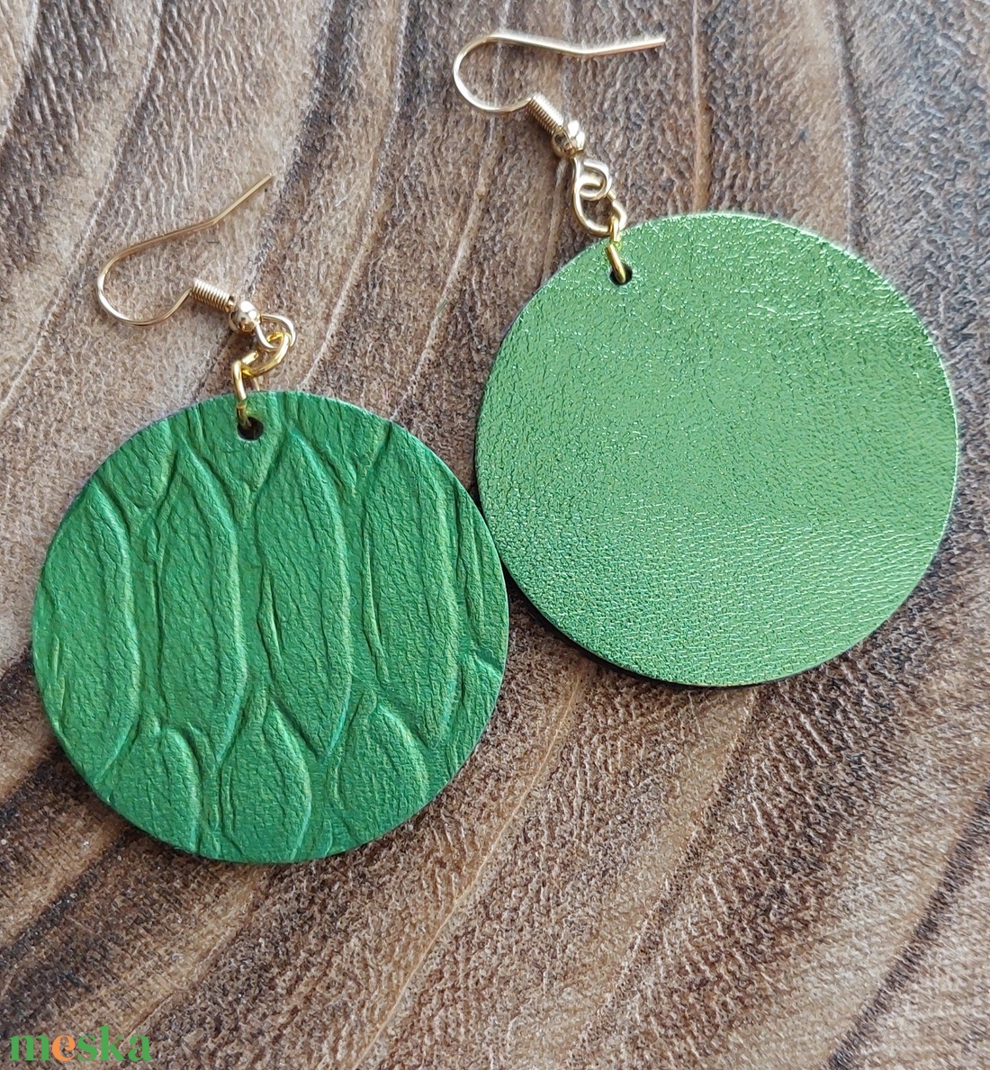 Zöld mintás bőr fülbevaló - ékszer - fülbevaló - lógó fülbevaló - Meska.hu