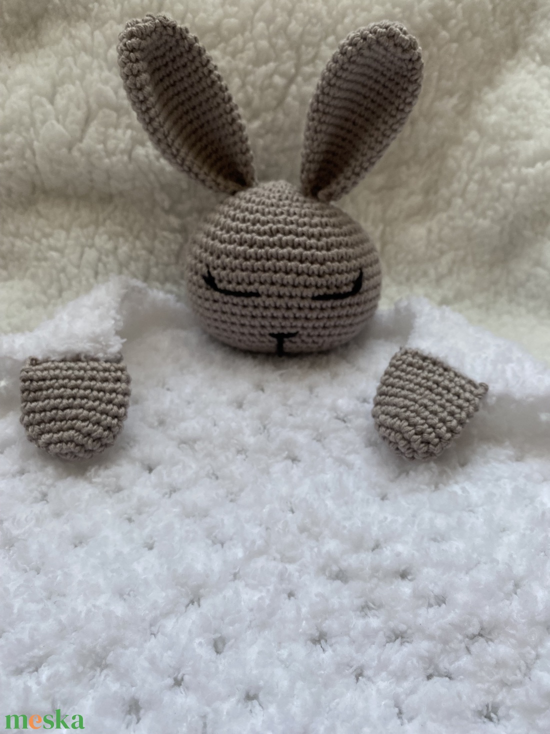 Horgolt nyuszis szundikendő - játék & sport - plüssállat & játékfigura - nyuszi - Meska.hu