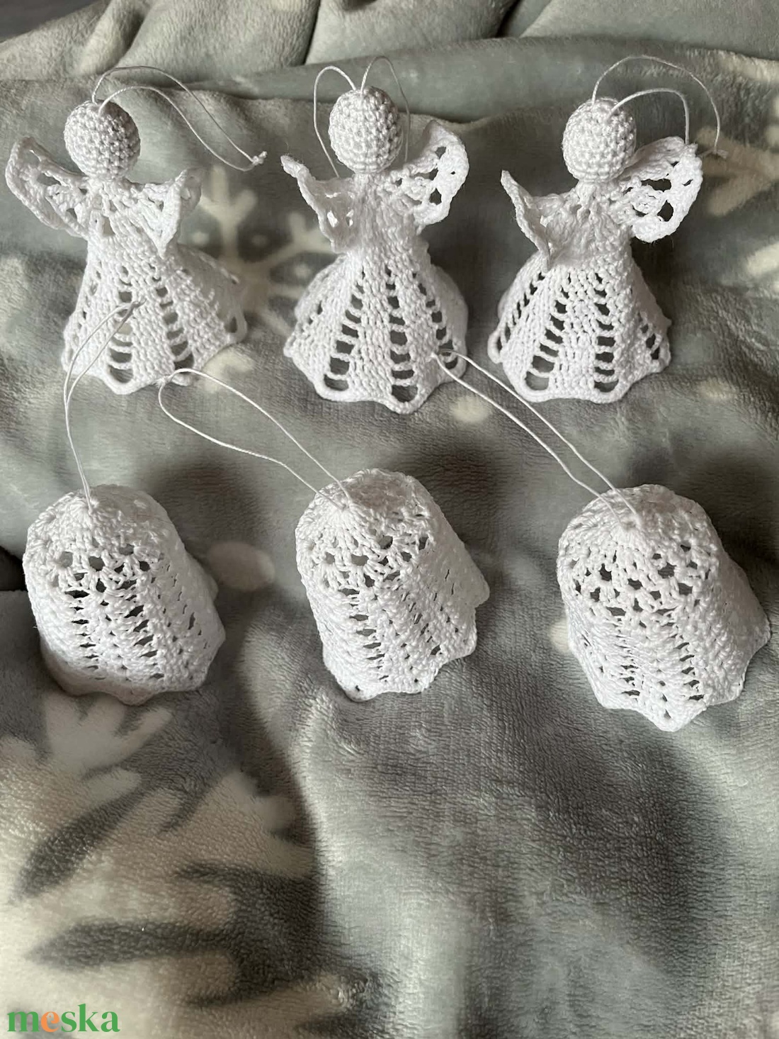 Horgolt angyalka és csengő  - karácsony - karácsonyi lakásdekoráció - karácsonyfadíszek - Meska.hu