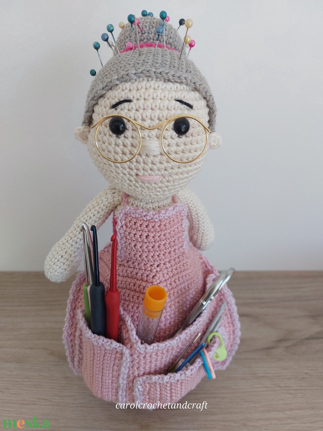 Nagyi horgolt tároló, tűpárna - játék & sport - plüssállat & játékfigura - ember - Meska.hu