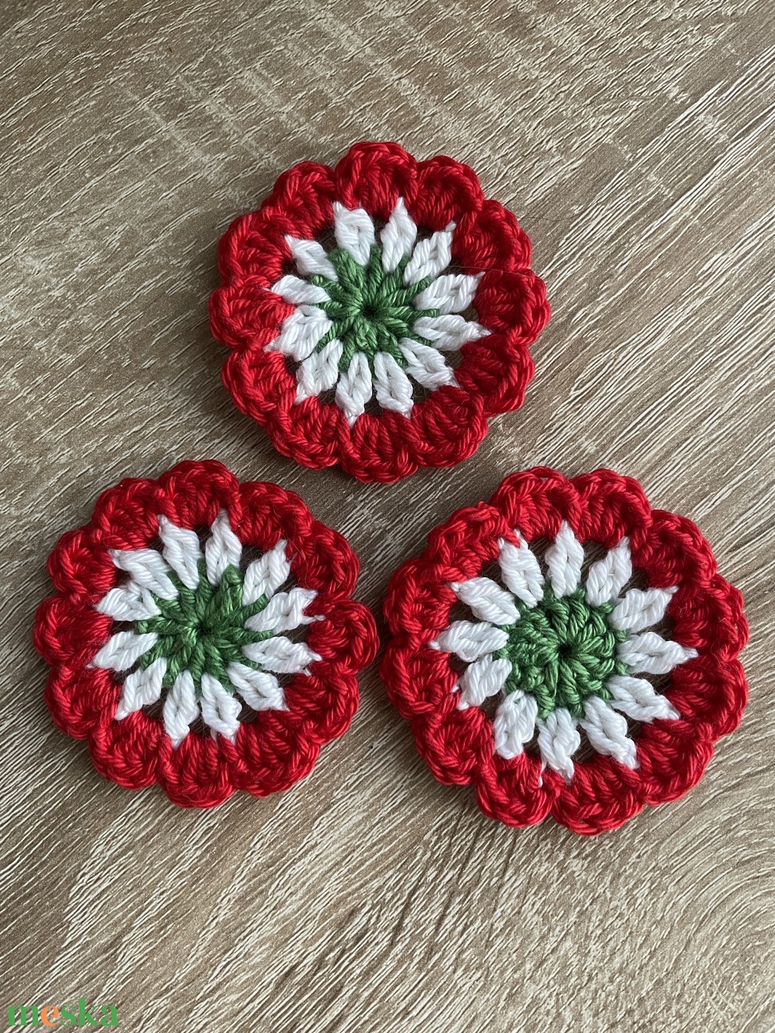 Horgolt kokárda - ékszer - kitűző és bross - kitűző - Meska.hu Horgolt kokárda - ékszer - kitűző és bross - kitűző - Meska.hu