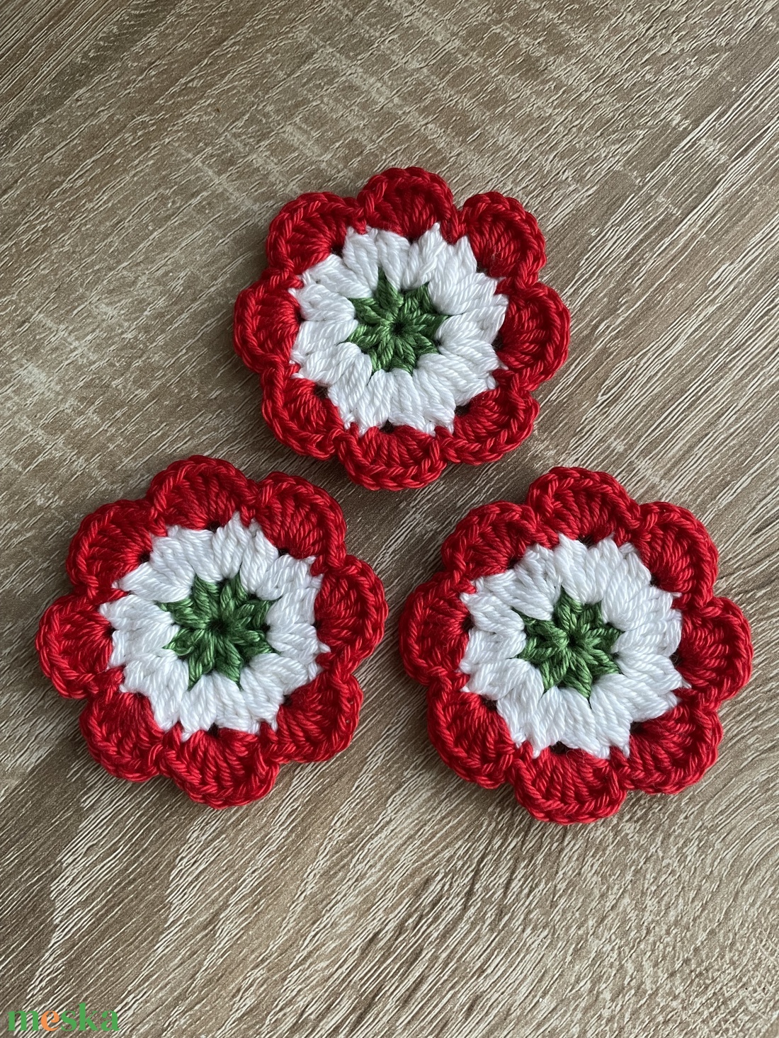 Horgolt kokárda 2. - ékszer - kitűző és bross - kitűző - Meska.hu Horgolt kokárda 2. - ékszer - kitűző és bross - kitűző - Meska.hu