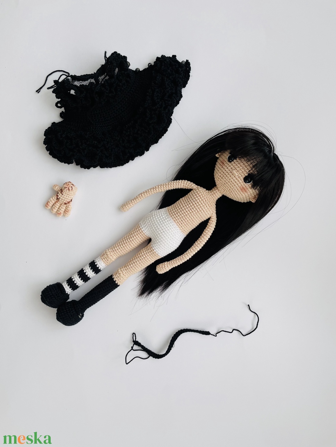 Horgolt Wednesday baba - játék & sport - plüssállat & játékfigura - ember - Meska.hu