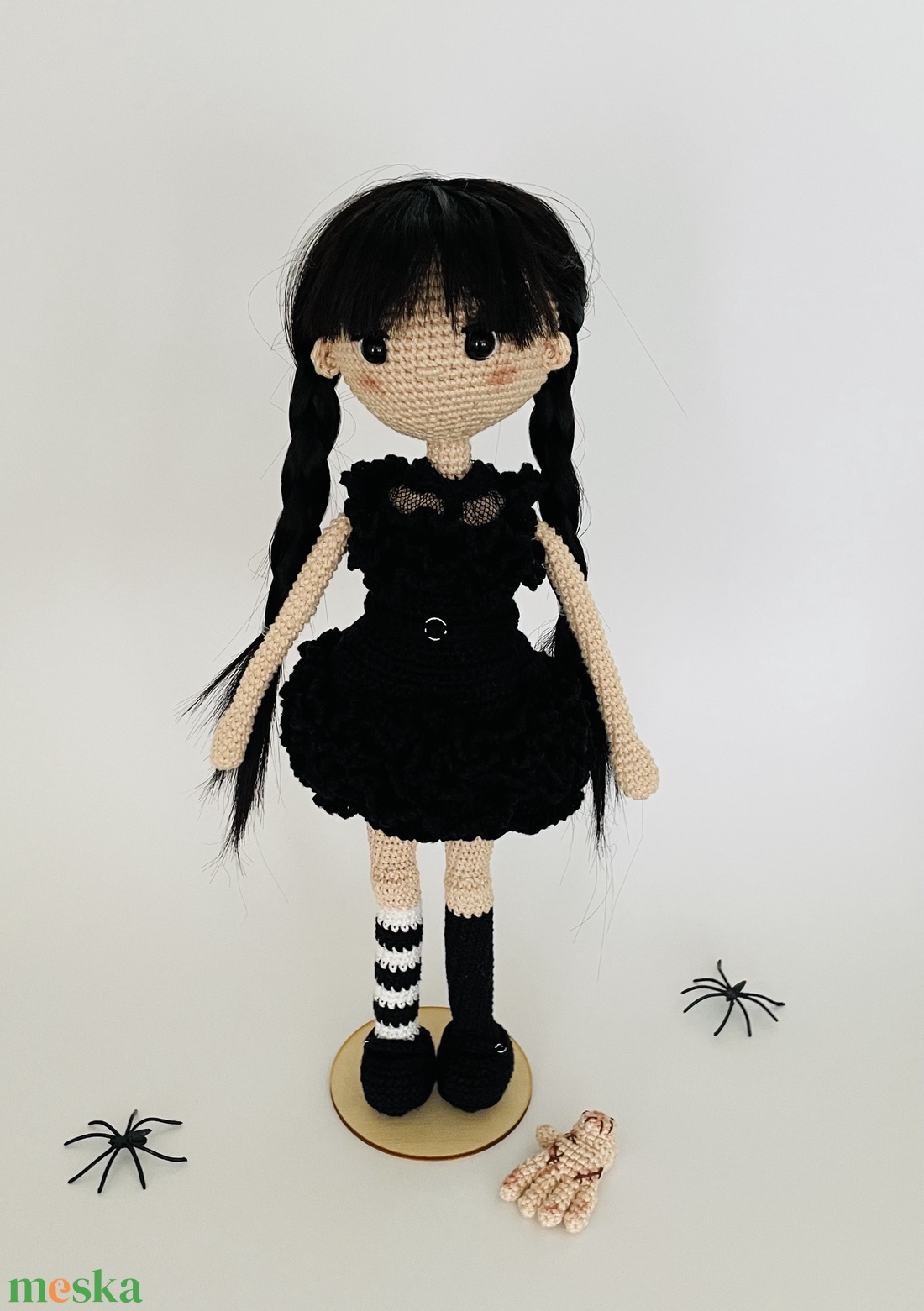 Horgolt Wednesday baba - játék & sport - plüssállat & játékfigura - ember - Meska.hu