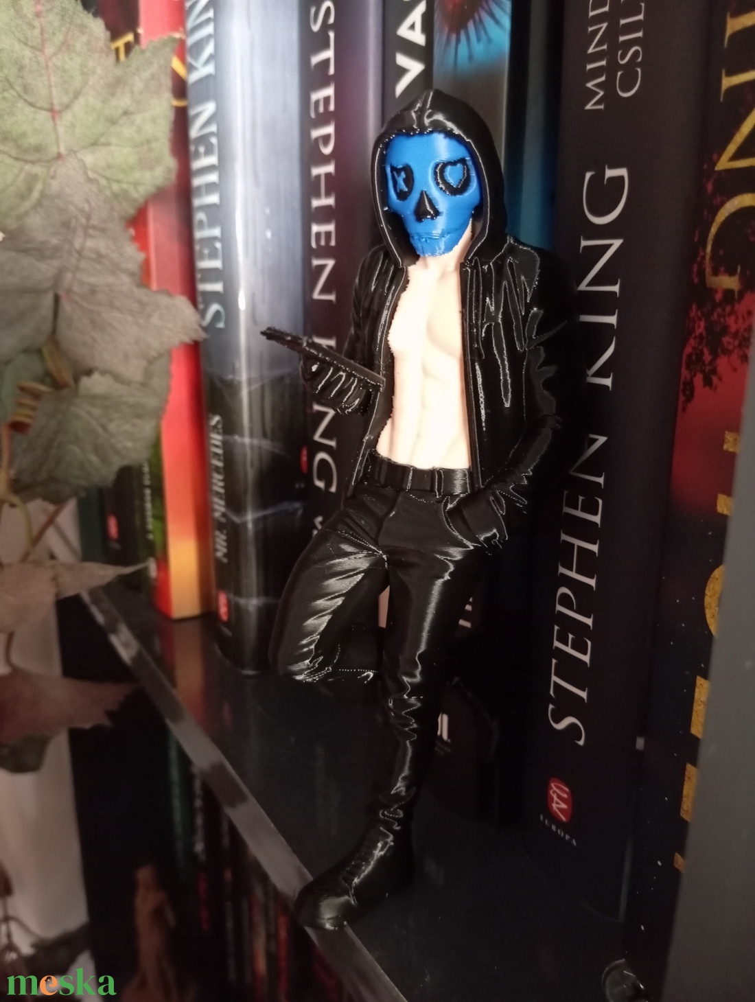 Lights out maszkos könyves polc dísz és dekor  - otthon & életmód - dekoráció - asztal és polc dekoráció - asztaldísz - Meska.hu