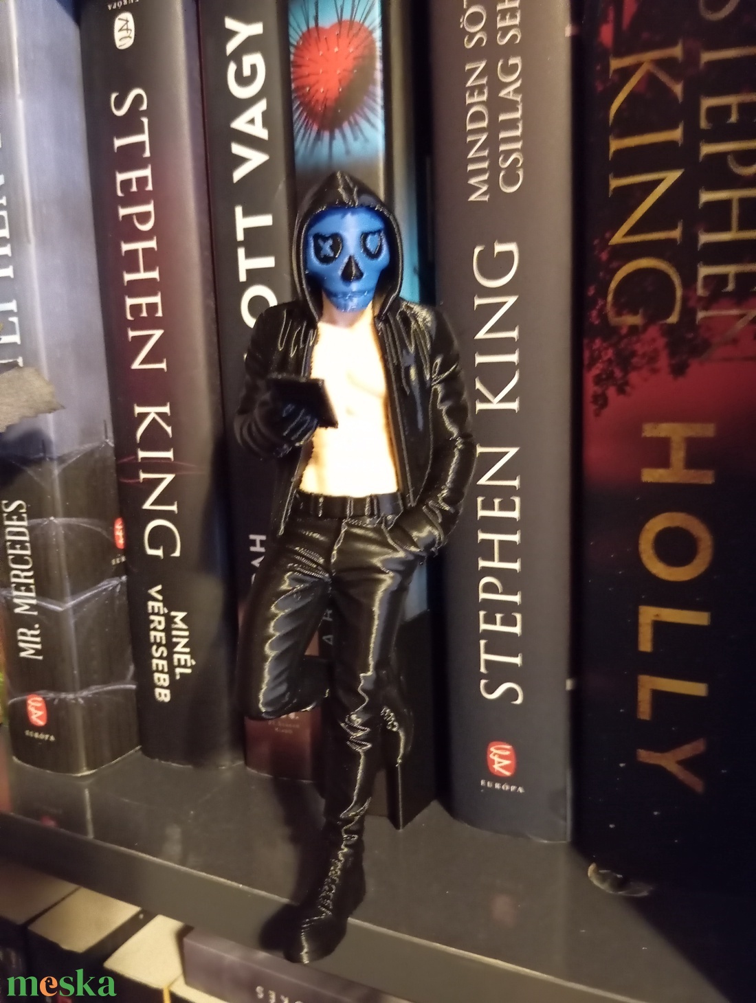 Lights out maszkos könyves polc dísz és dekor  - otthon & életmód - dekoráció - asztal és polc dekoráció - asztaldísz - Meska.hu