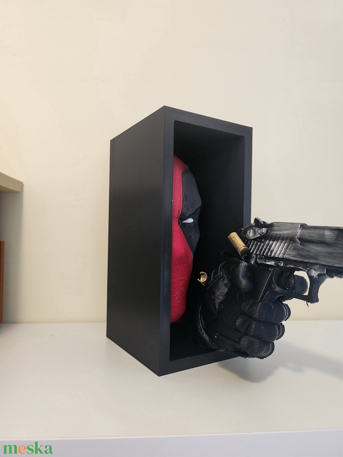 Deadpool könyvtámasz és polc dísz  - otthon & életmód - dekoráció - asztal és polc dekoráció - asztaldísz - Meska.hu