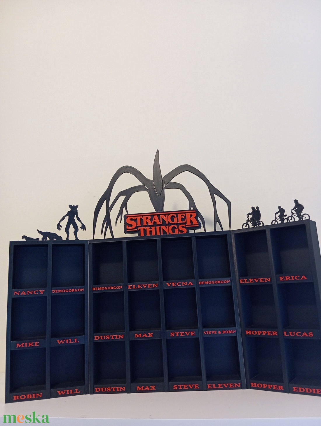 Kinder Joy Stranger Things polc - otthon & életmód - dekoráció - asztal és polc dekoráció - asztaldísz - Meska.hu