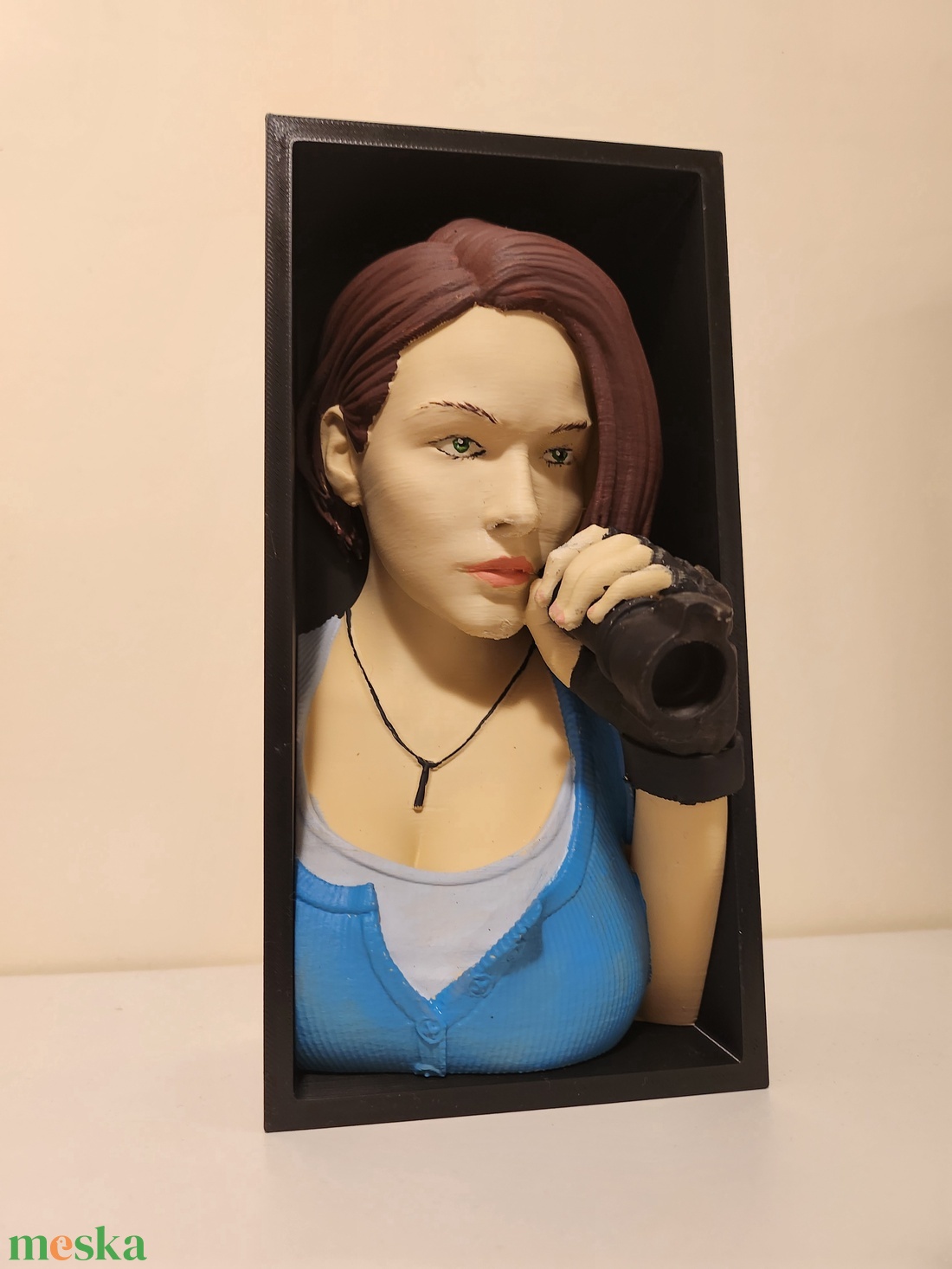 Jill Valentine a Resident evil könyvtámasz  - otthon & életmód - dekoráció - asztal és polc dekoráció - asztaldísz - Meska.hu