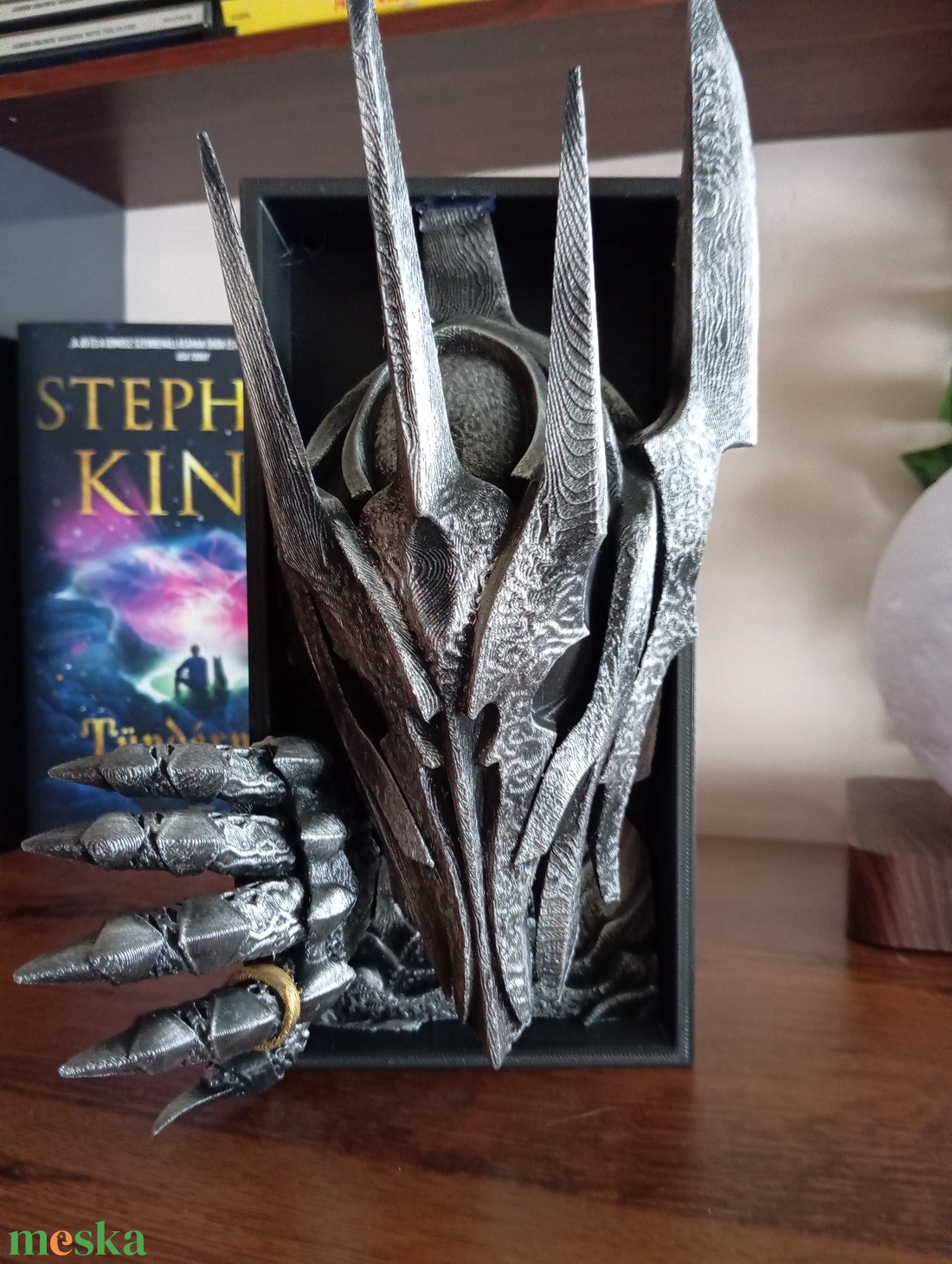 Sauron Gyűrűk ura könyvtámasz és polc dísz  - otthon & életmód - dekoráció - asztal és polc dekoráció - asztaldísz - Meska.hu