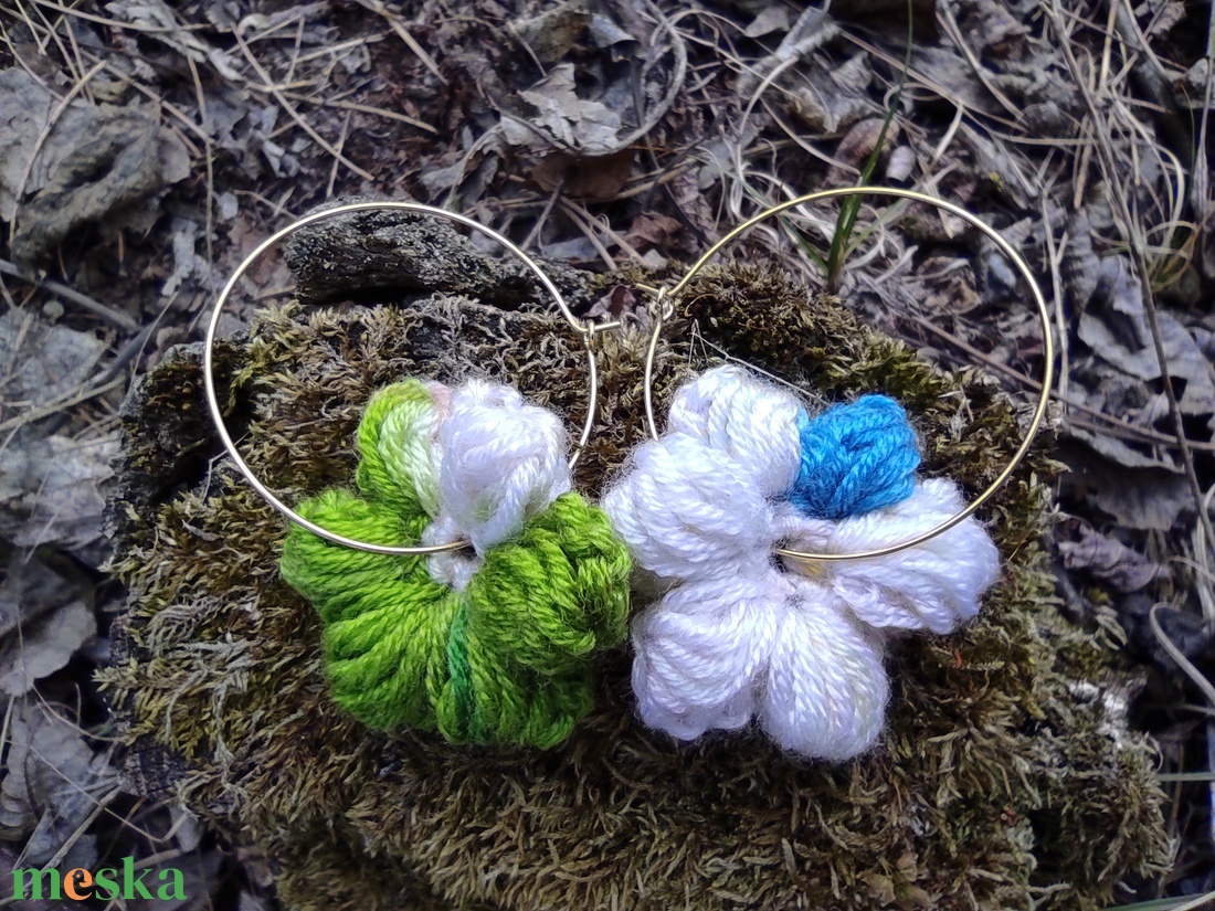 Horgolt virágos szett (nyaklánc+fülbevaló+gyűrű) - tarka - ékszer - ékszerszett - Meska.hu