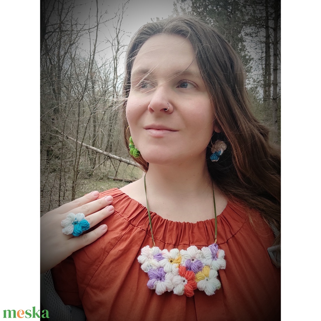 Horgolt virágos szett (nyaklánc+fülbevaló+gyűrű) - tarka - ékszer - ékszerszett - Meska.hu