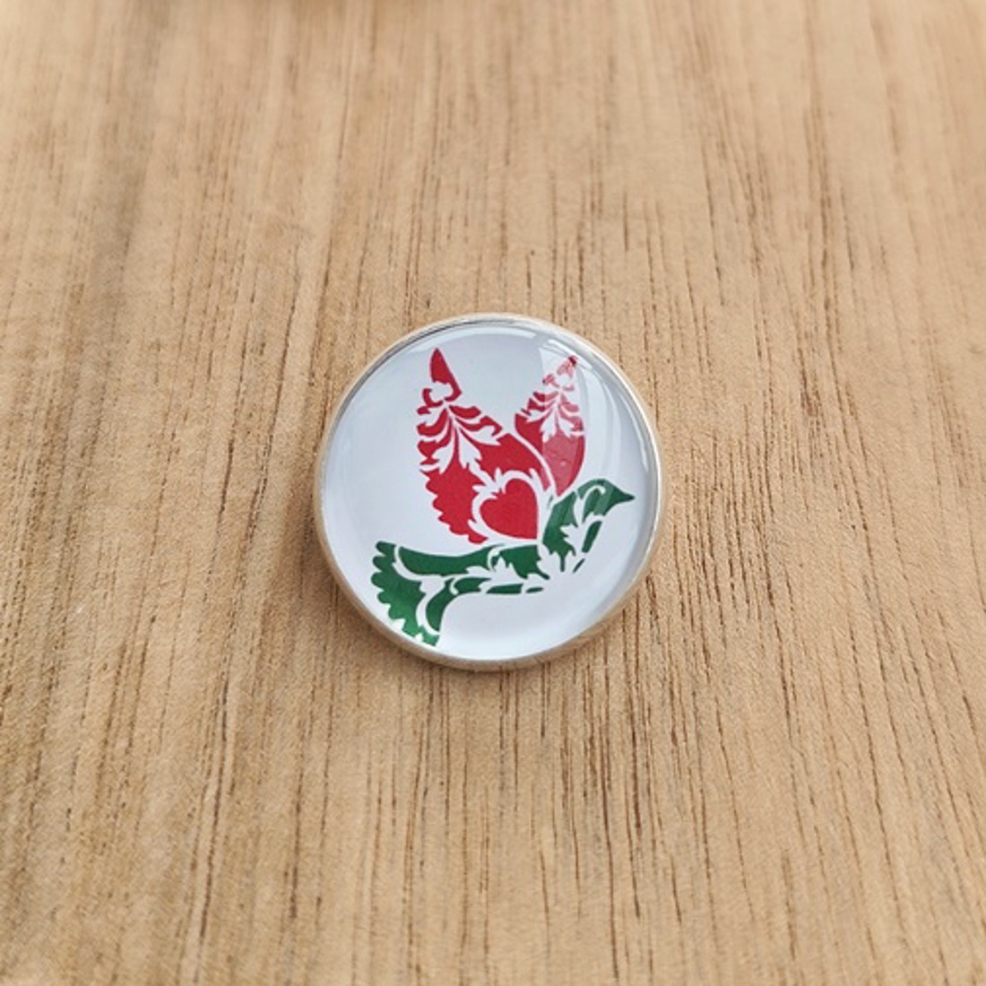Nemzetiszínű kitűző, kokárda, ezüst madár - ékszer - kitűző és bross - Meska.hu
