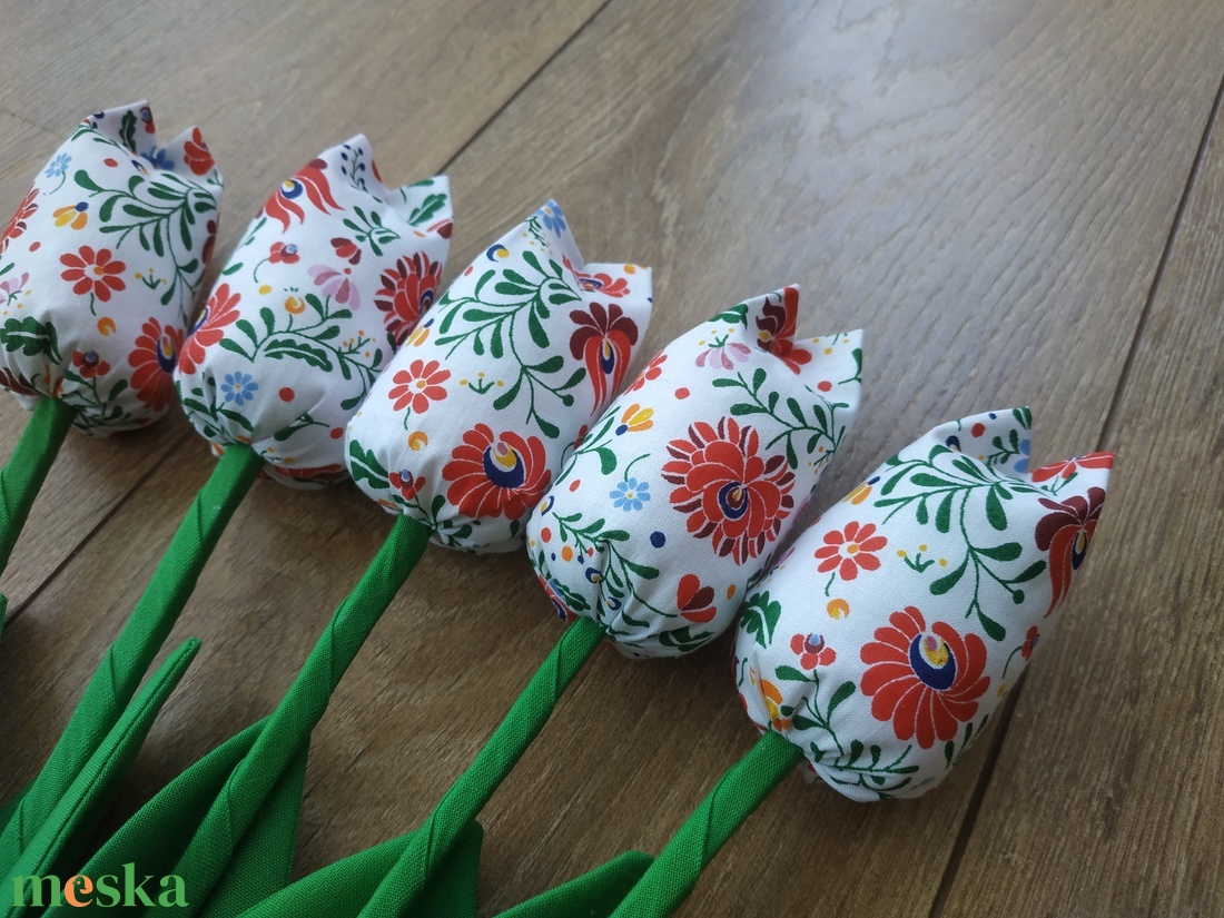 Népi mintás tulipánok (5db/szett) - otthon & lakás - dekoráció - asztal és polc dekoráció - asztaldísz - Meska.hu Népi mintás tulipánok (5db/szett) - otthon & lakás - dekoráció - asztal és polc dekoráció - asztaldísz - Meska.hu