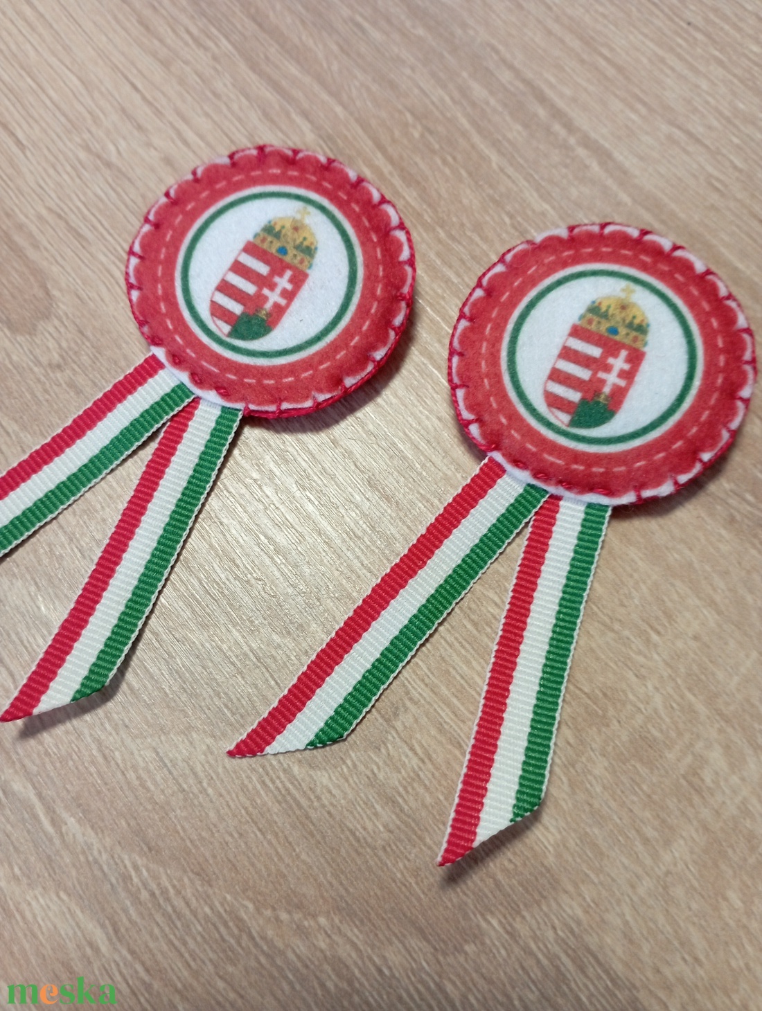 Címeres kokárda 2dbos - ékszer - kitűző és bross - kitűző - Meska.hu Címeres kokárda 2dbos - ékszer - kitűző és bross - kitűző - Meska.hu