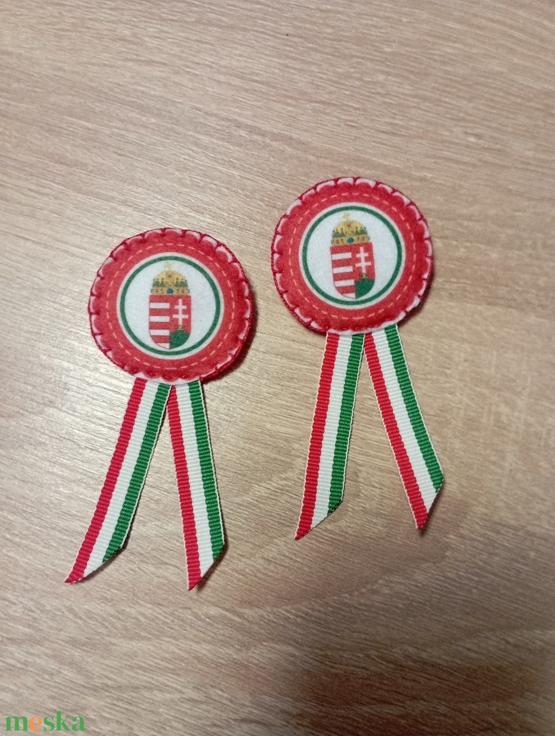Címeres kokárda 2dbos - ékszer - kitűző és bross - kitűző - Meska.hu Címeres kokárda 2dbos - ékszer - kitűző és bross - kitűző - Meska.hu