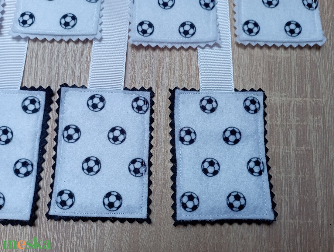 Focilabdás könyvjelző 8db - könyv & zene - könyvjelző - Meska.hu Focilabdás könyvjelző 8db - könyv & zene - könyvjelző - Meska.hu