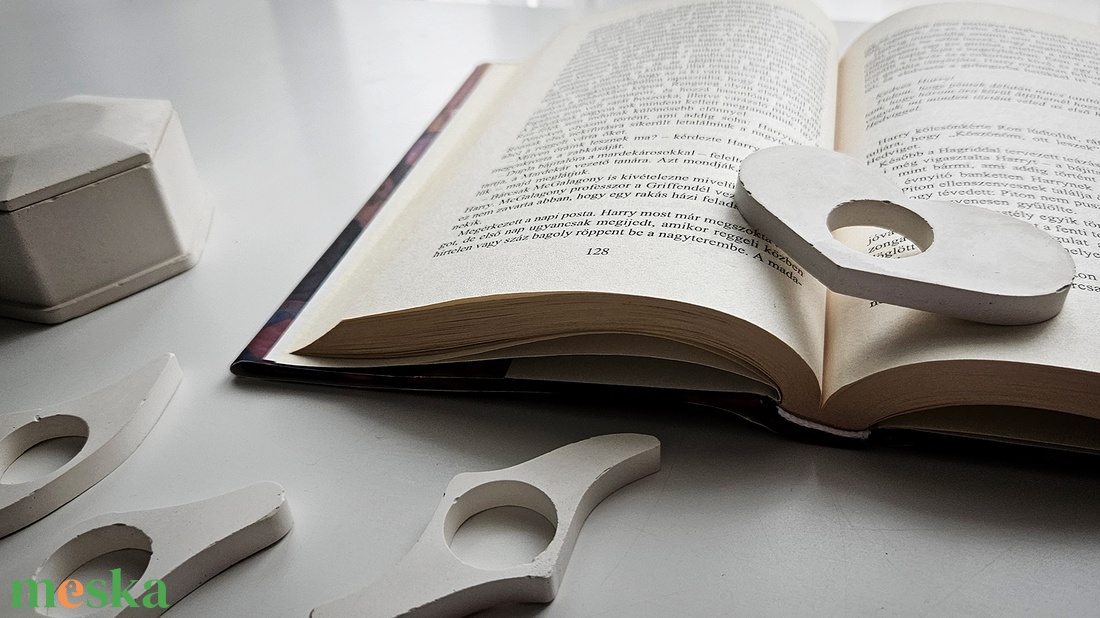 Hüvelykujj könyv oldaltartó  - könyv & zene - könyvjelző - Meska.hu Hüvelykujj könyv oldaltartó  - könyv & zene - könyvjelző - Meska.hu