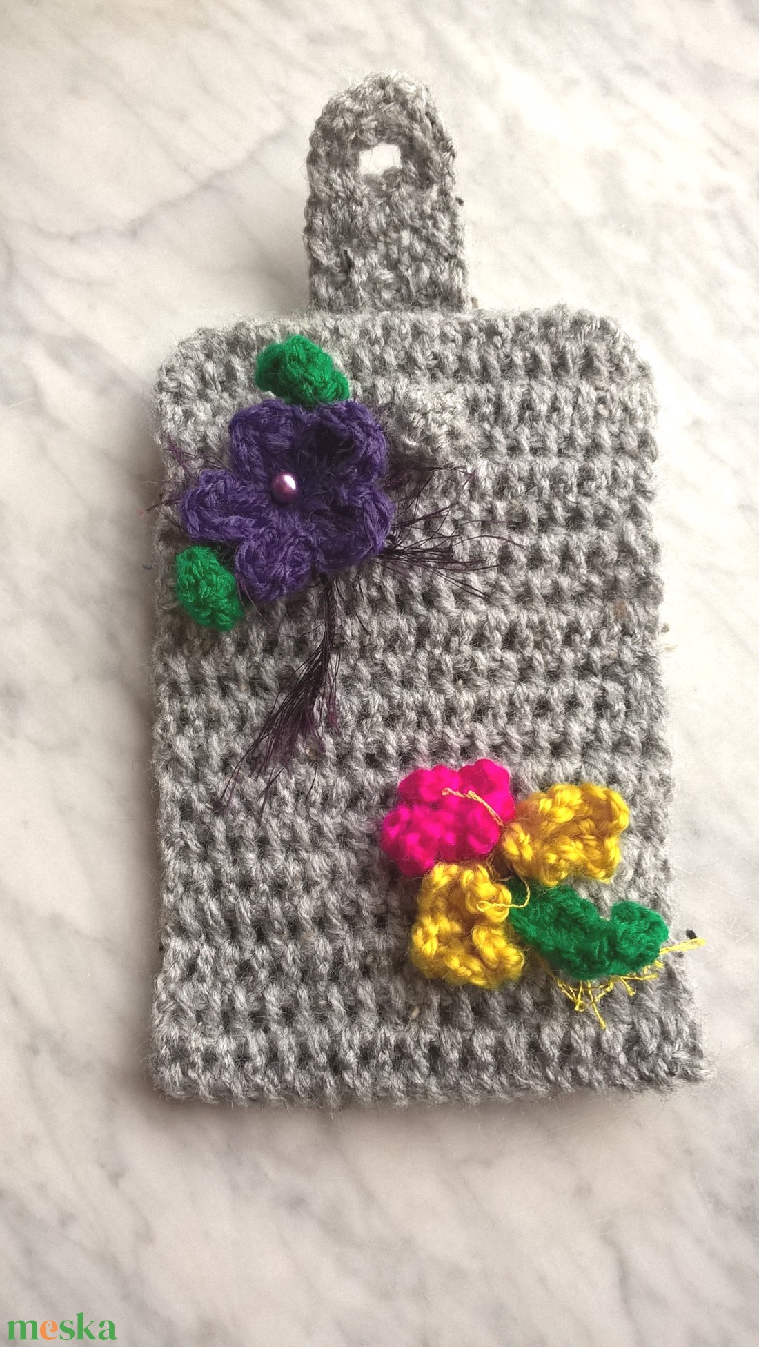 Telefontok Egyedivé varázsol. Mobil tok, telefontok, szürke színben tarka virágokkal díszítve - táska & tok - pénztárca & más tok - telefontok - Meska.hu