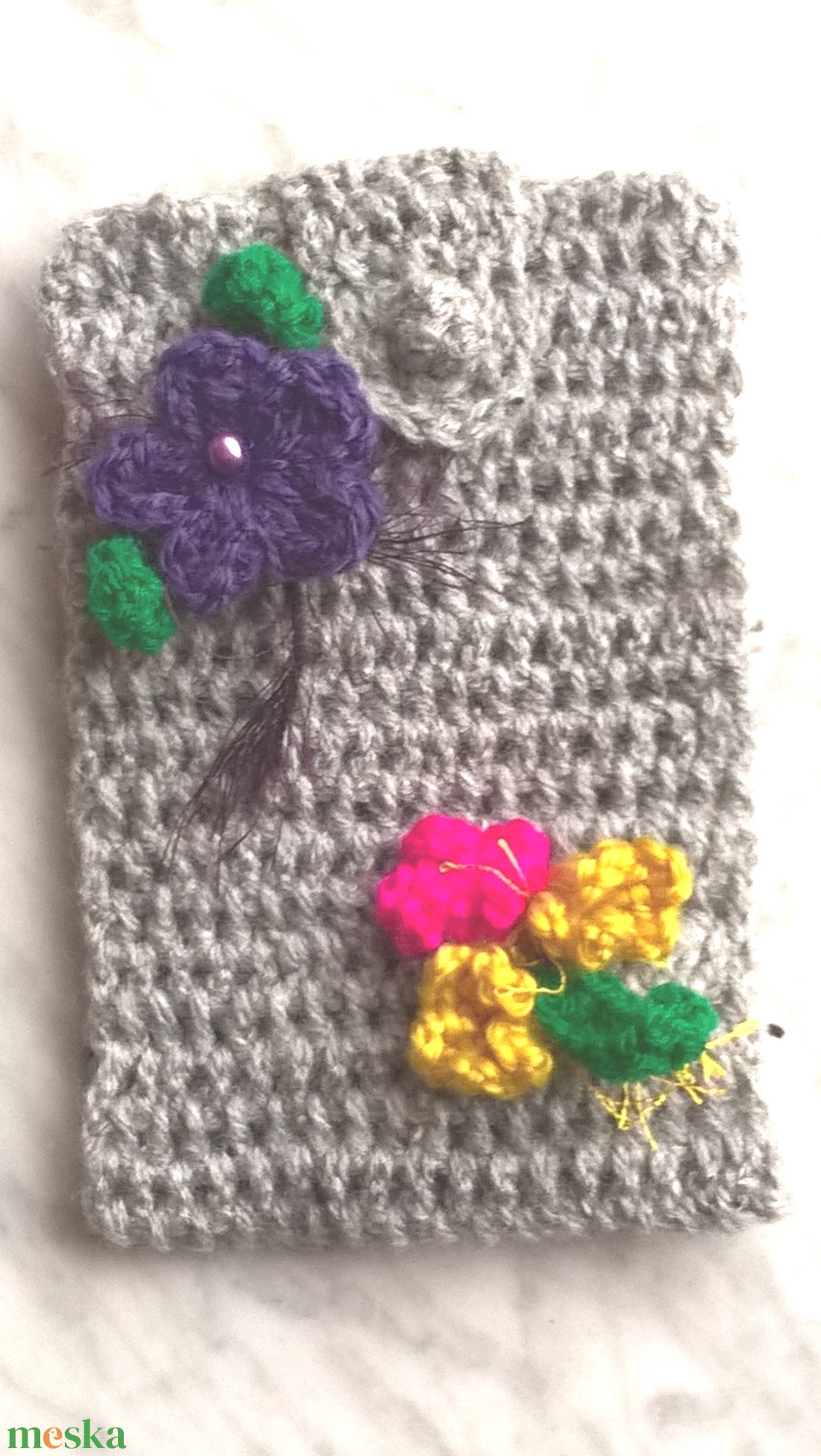 Telefontok Egyedivé varázsol. Mobil tok, telefontok, szürke színben tarka virágokkal díszítve - táska & tok - pénztárca & más tok - telefontok - Meska.hu