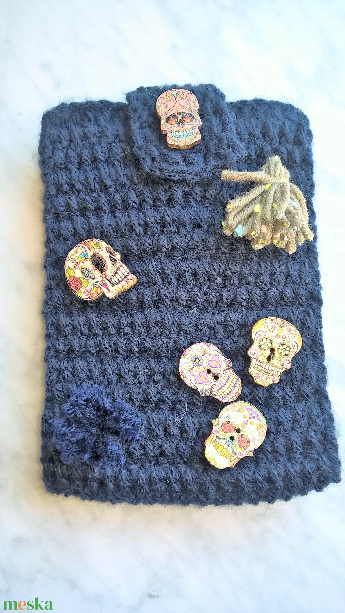 Telefontok Sötét kék mobil telefon tok koponya fejekkel és bojttal, vagy cicával és virágokkal eladó.  - táska & tok - pénztárca & más tok - telefontok - Meska.hu