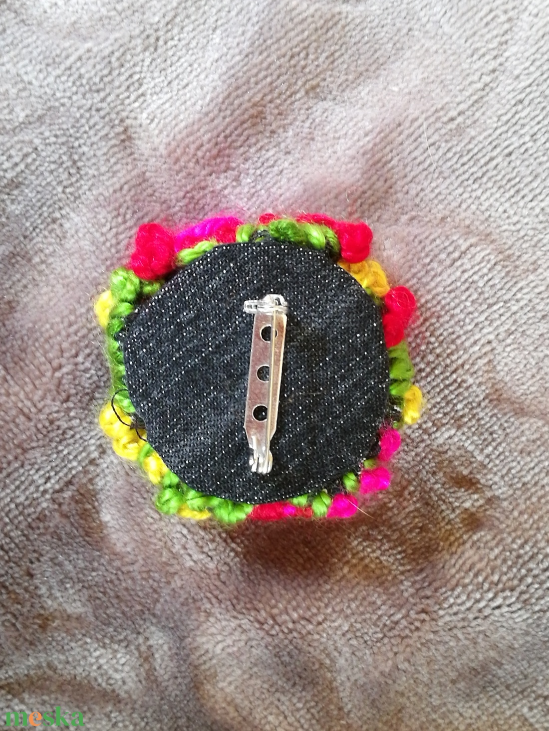 Hímzett virágos bross -  - Meska.hu