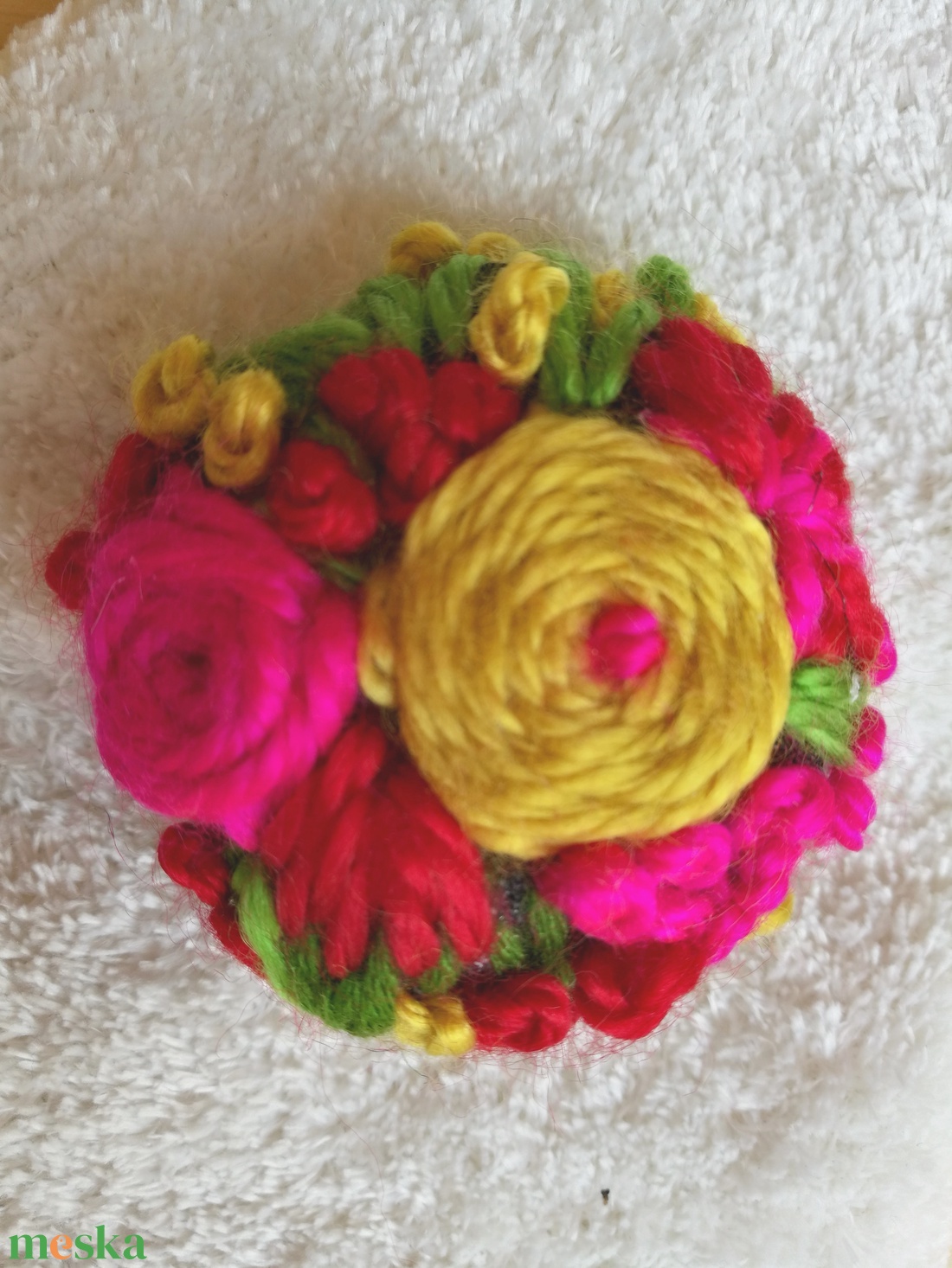 Hímzett virágos bross -  - Meska.hu