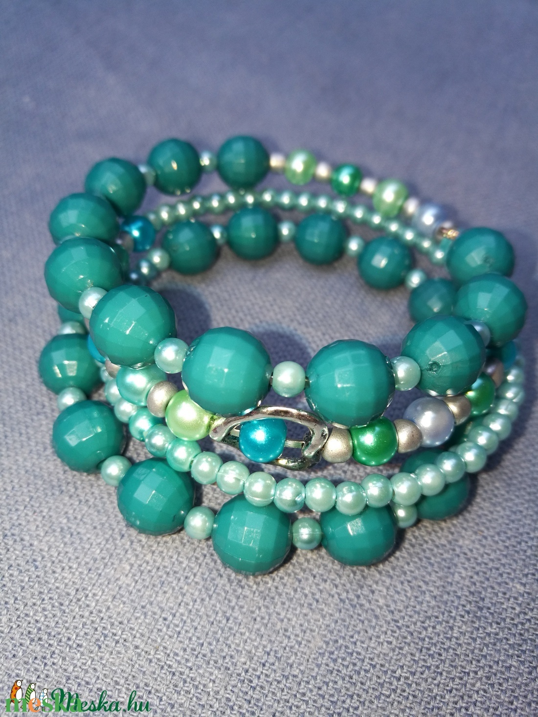 Türkíz és sötétkék színű memória drótra fűzött négy soros gyöngyös női karkötő eladó  - ékszer - karkötő - gyöngyös karkötő - Meska.hu