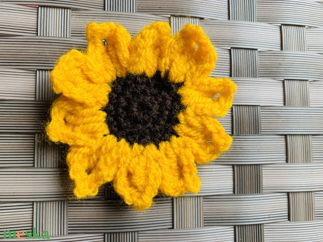 Hajgumi- Napraforgó virágos horgolt hajgumi eladó - ruha & divat - hajdísz & hajcsat - hajgumi - Meska.hu