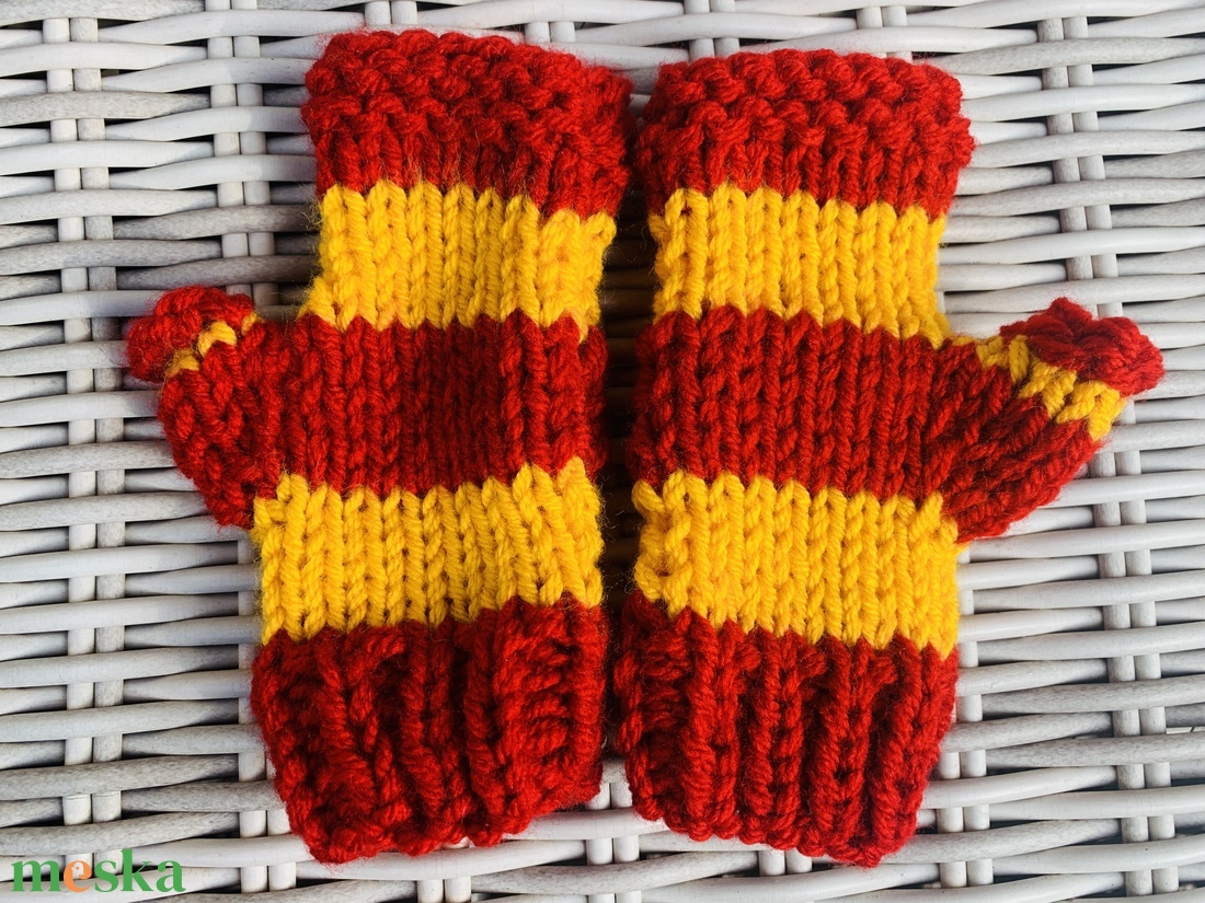 Kesztyű Kézi kötésű ujjatlan Roxfort házak színű kesztyű, Harry Potter - ruha & divat - sál, sapka, kendő - kesztyű - Meska.hu Kesztyű Kézi kötésű ujjatlan Roxfort házak színű kesztyű, Harry Potter - ruha & divat - sál, sapka, kendő - kesztyű - Meska.hu