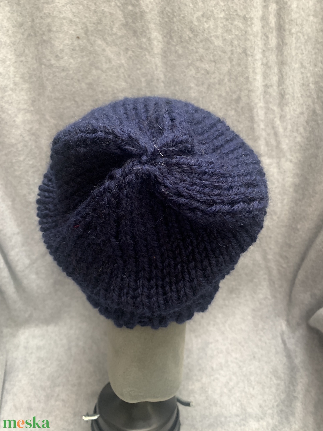 Sapka, Sötét kék  gyapjú fonalból készült női sapka eladó. 54-58 cm-es fejméretre - ruha & divat - sál, sapka, kendő - sapka - Meska.hu