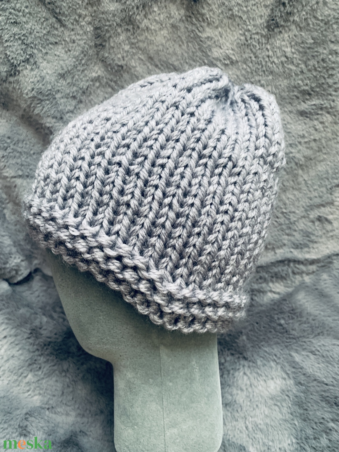 Sapka kézi készítésű  világos szürke színben  eladó  - ruha & divat - sál, sapka, kendő - fejpánt - Meska.hu