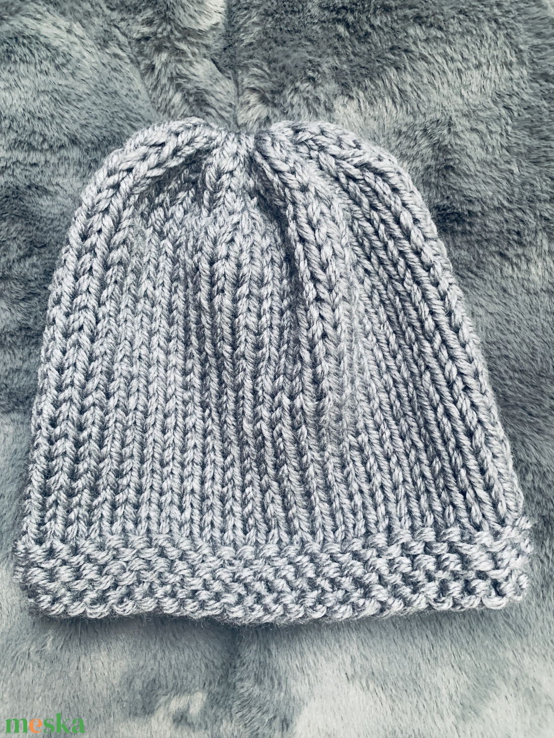 Sapka kézi készítésű  világos szürke színben  eladó  - ruha & divat - sál, sapka, kendő - fejpánt - Meska.hu