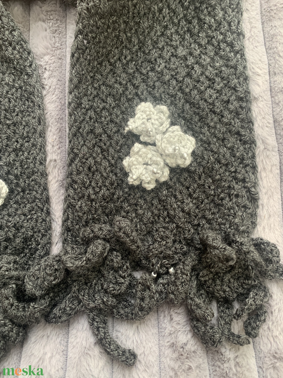 Sál. Kézi kötésű sötét szürke női sál horgolt virágokkal eladó - ruha & divat - sál, sapka, kendő - sál - Meska.hu