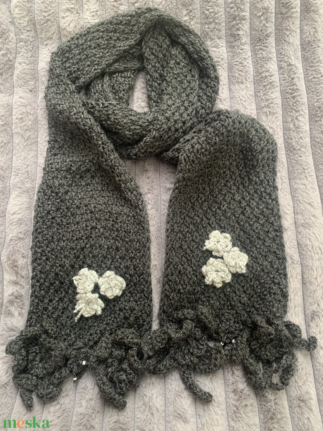 Sál. Kézi kötésű sötét szürke női sál horgolt virágokkal eladó - ruha & divat - sál, sapka, kendő - sál - Meska.hu