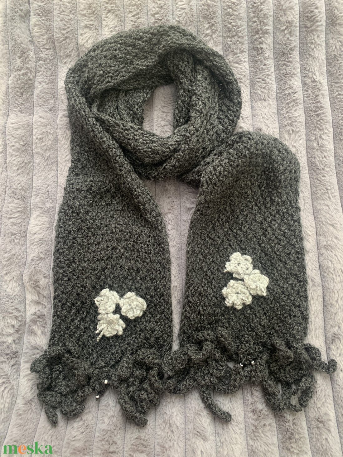 Sál. Kézi kötésű sötét szürke női sál horgolt virágokkal eladó - ruha & divat - sál, sapka, kendő - sál - Meska.hu