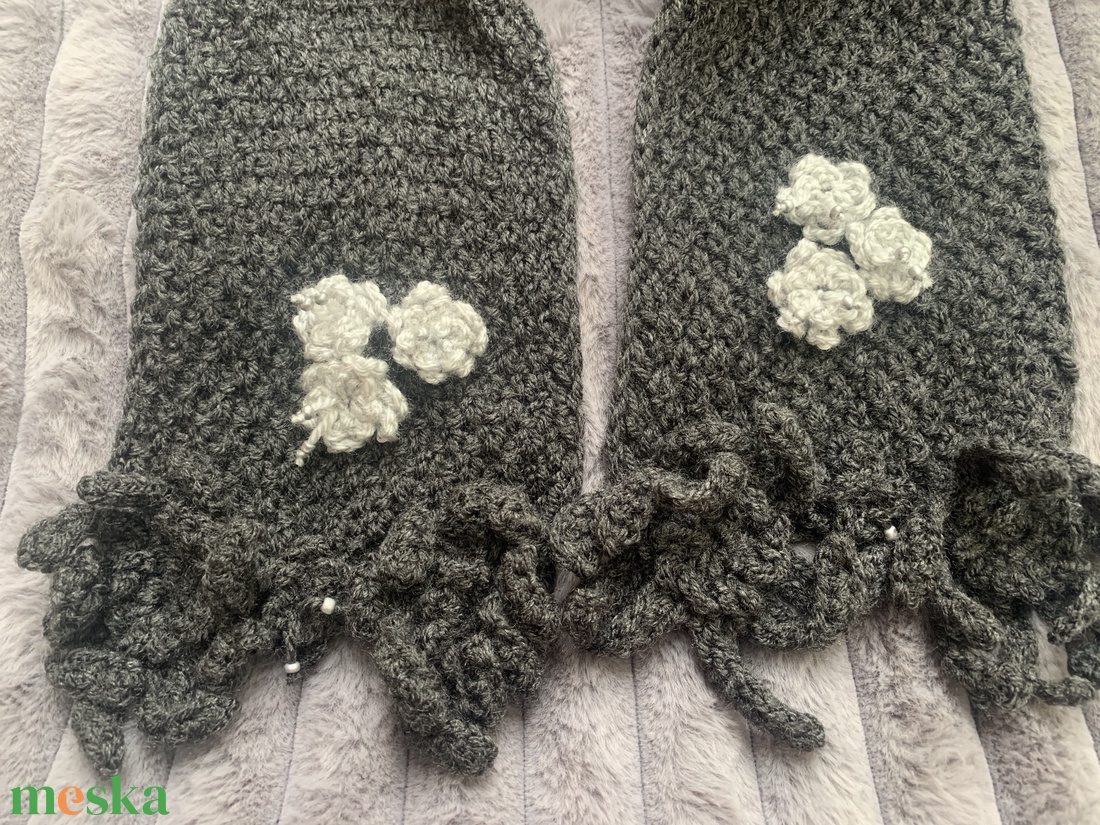 Sál. Kézi kötésű sötét szürke női sál horgolt virágokkal eladó - ruha & divat - sál, sapka, kendő - sál - Meska.hu